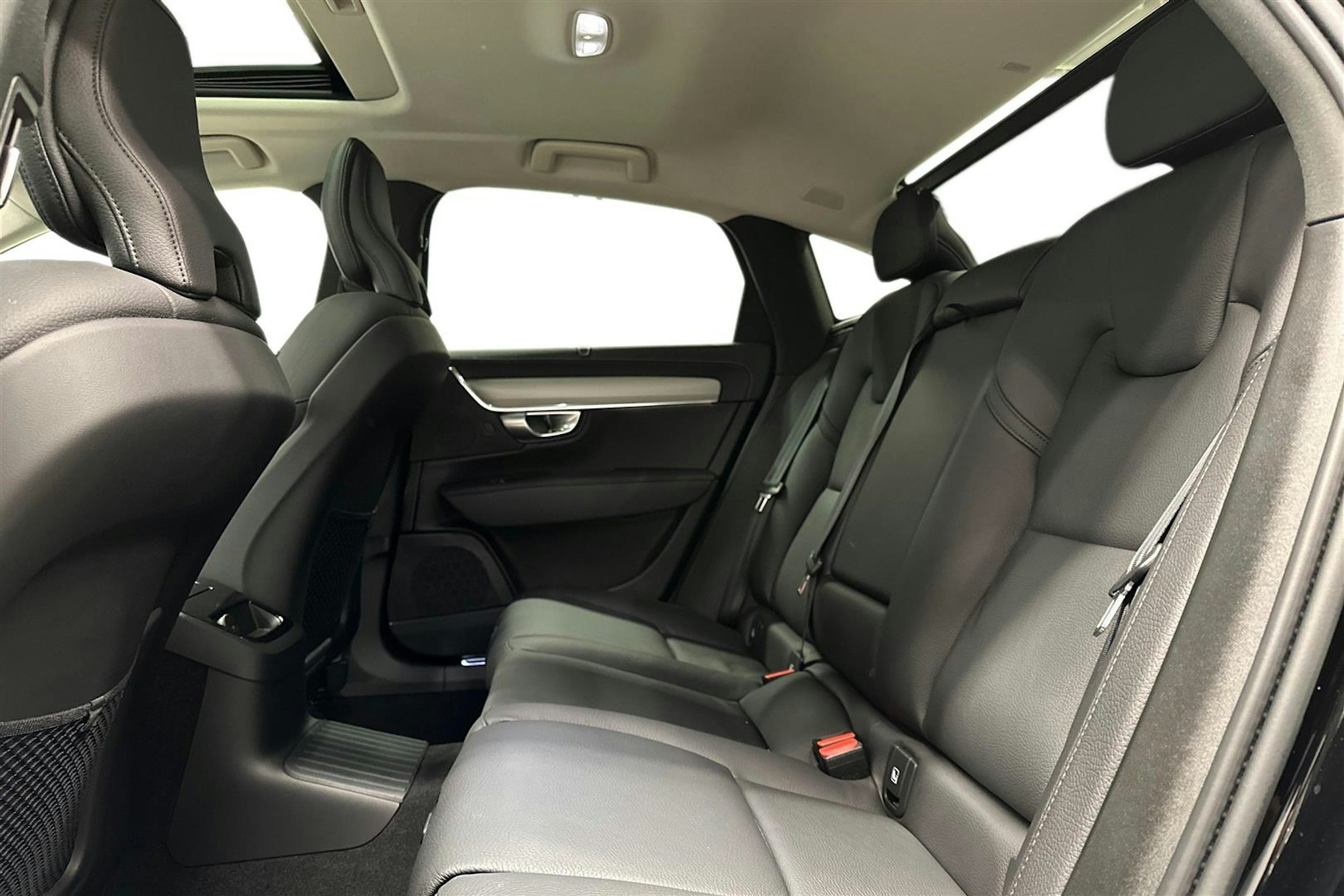 musta Volvo S90 2024 kuva 10.