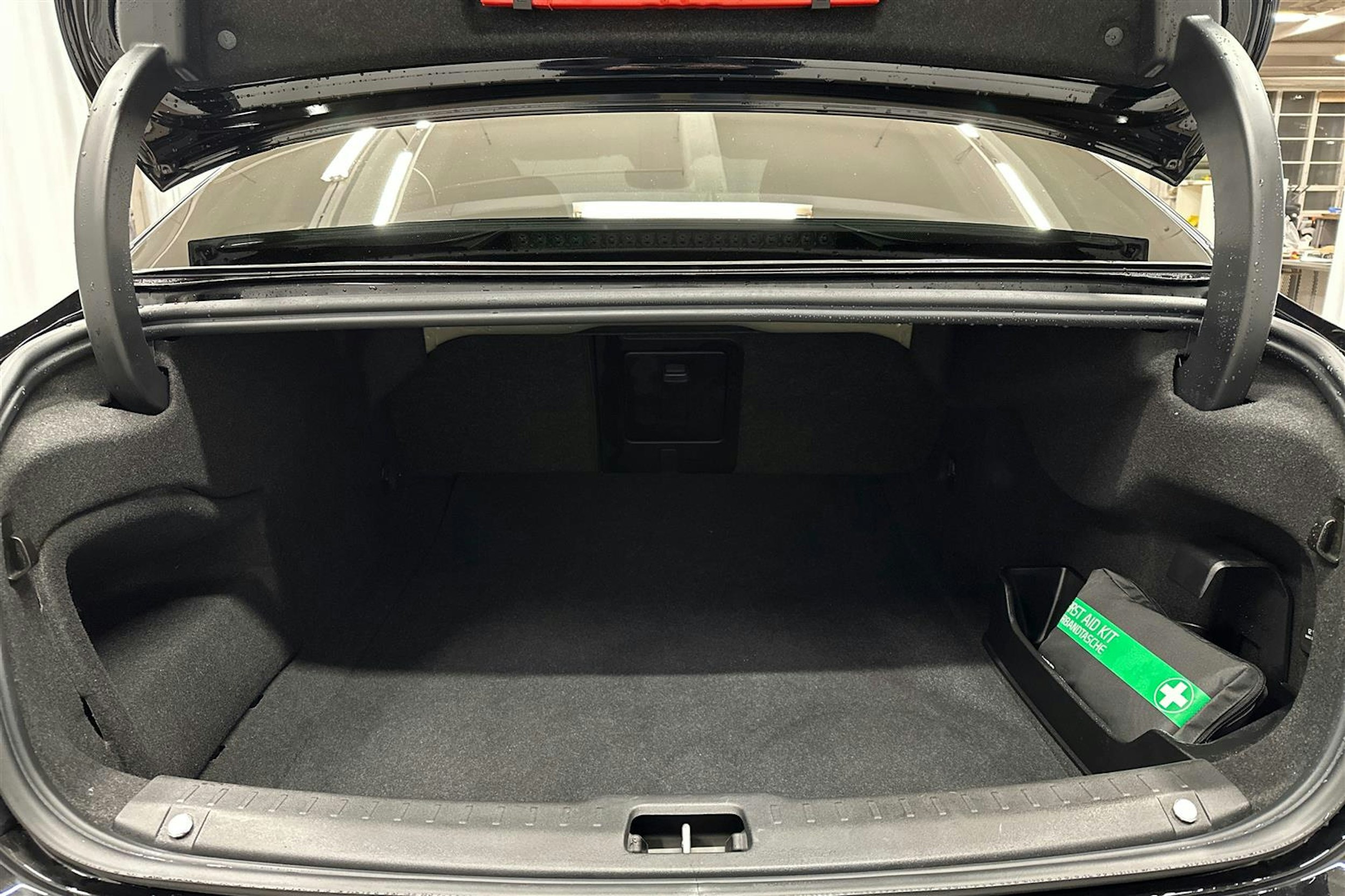 musta Volvo S90 2024 kuva 14.