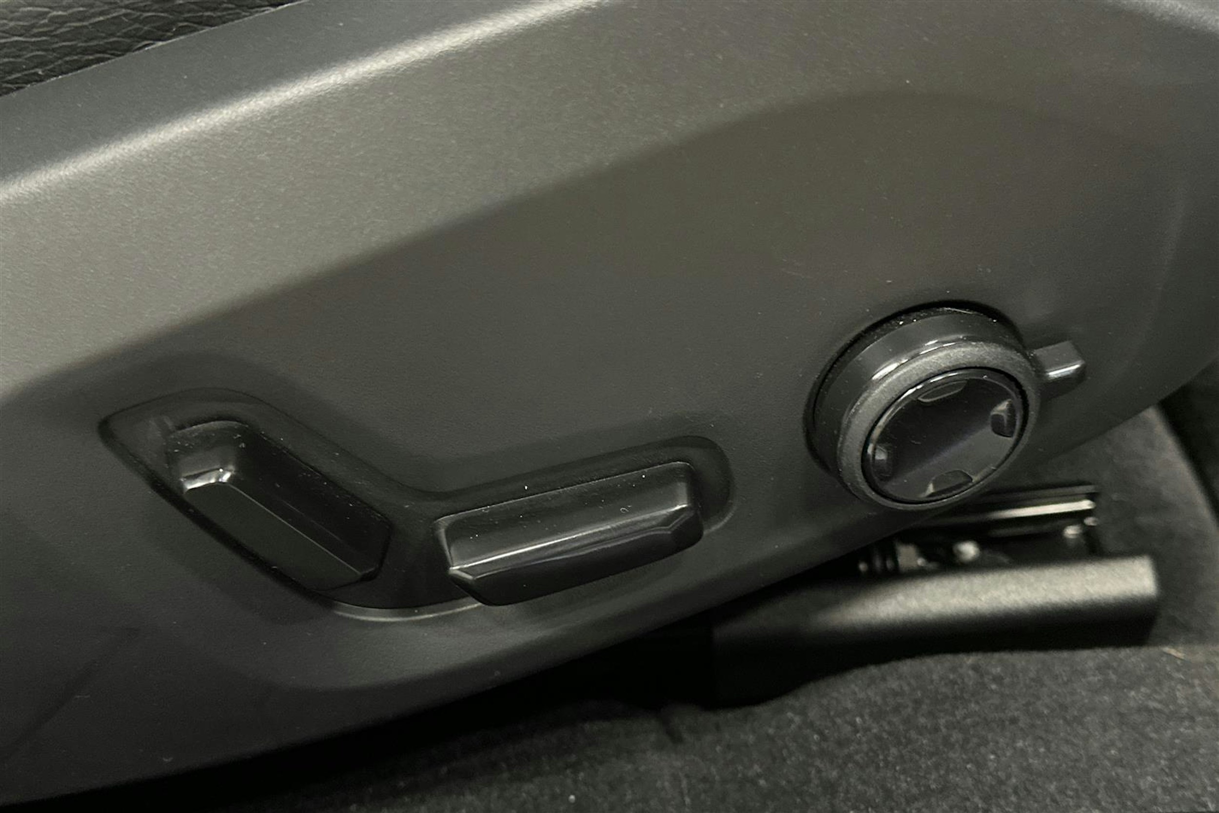 musta Volvo S90 2024 kuva 19.