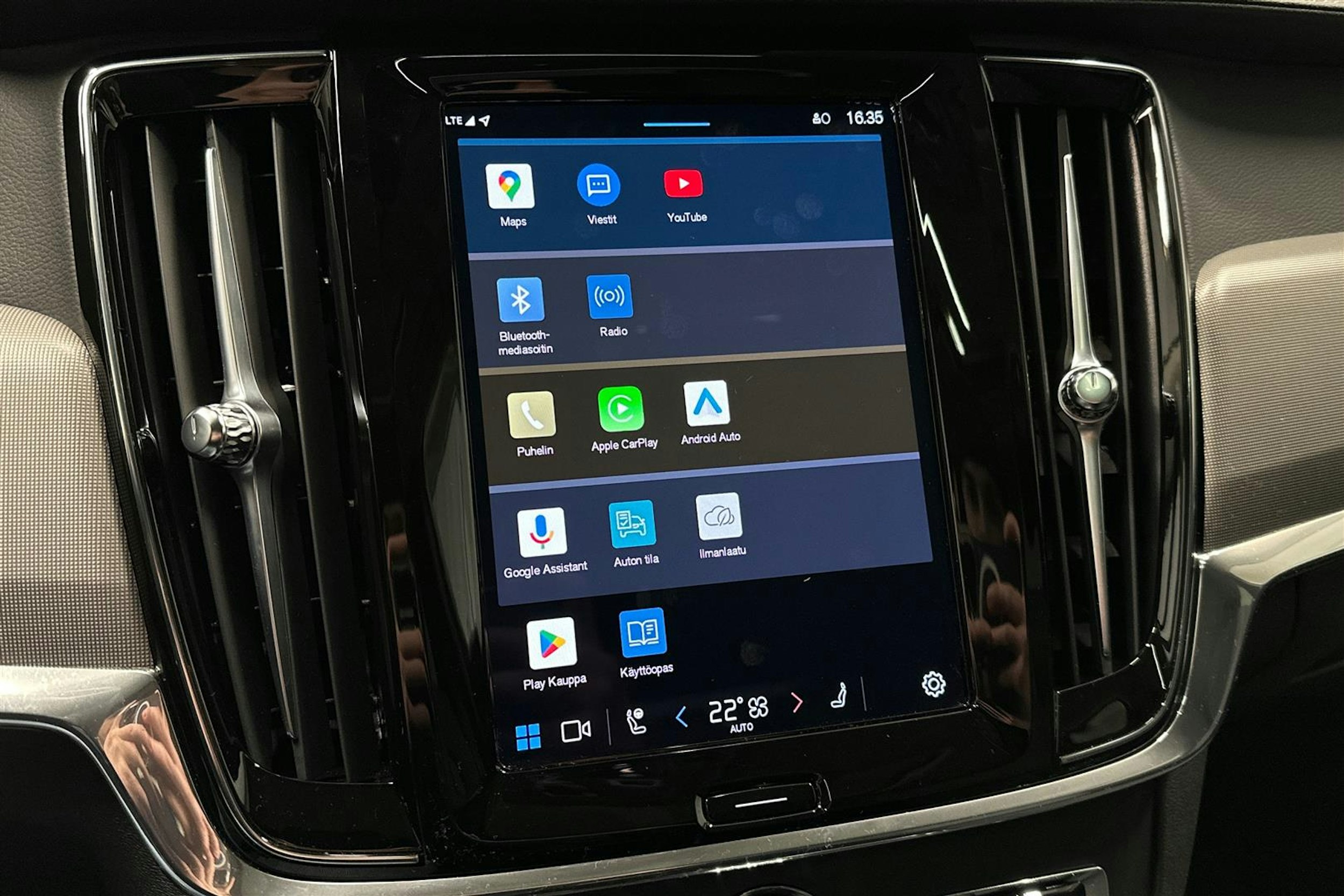 musta Volvo S90 2024 kuva 25.