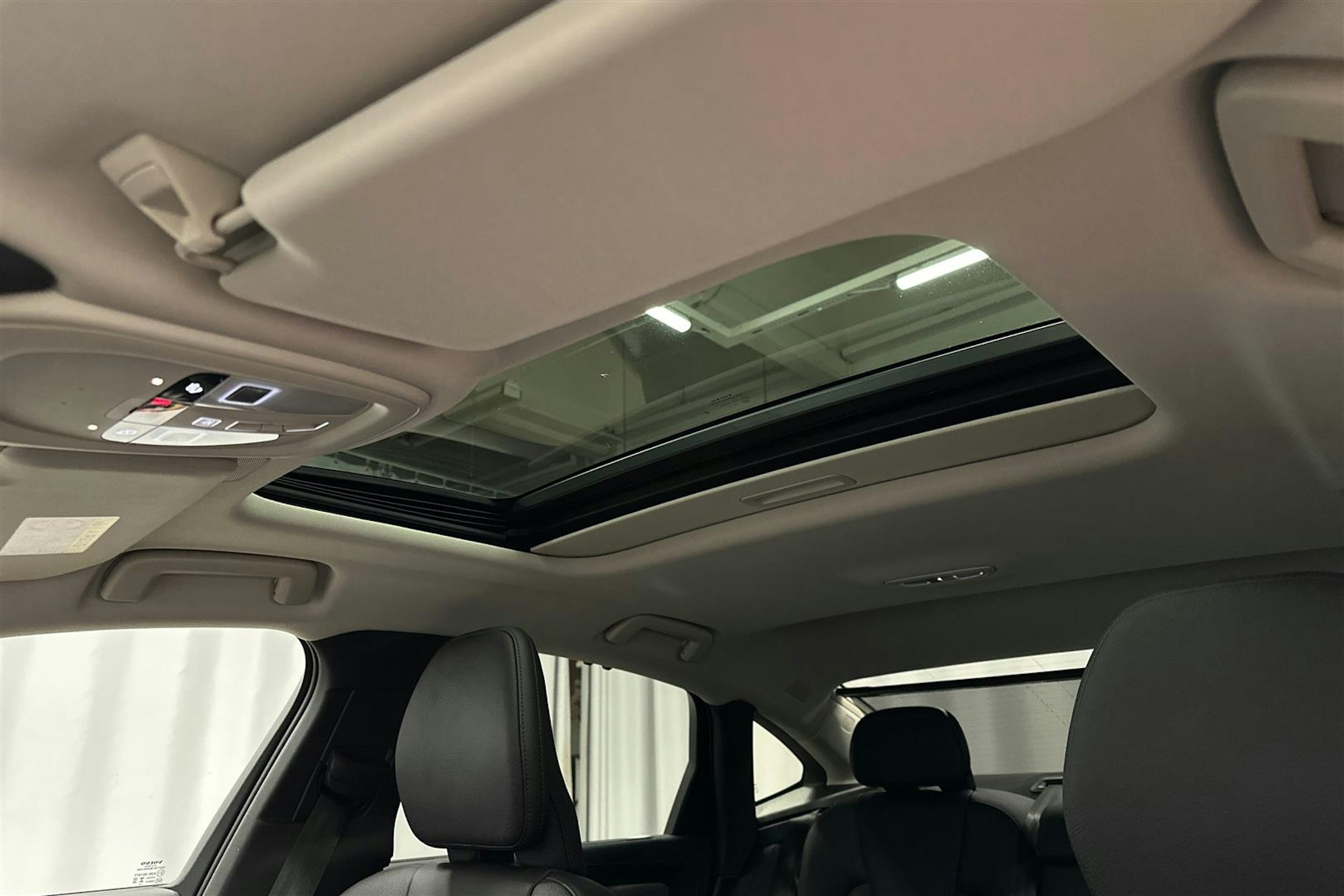 musta Volvo S90 2024 kuva 31.