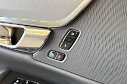 musta Volvo S90 2024 kuva 18.
