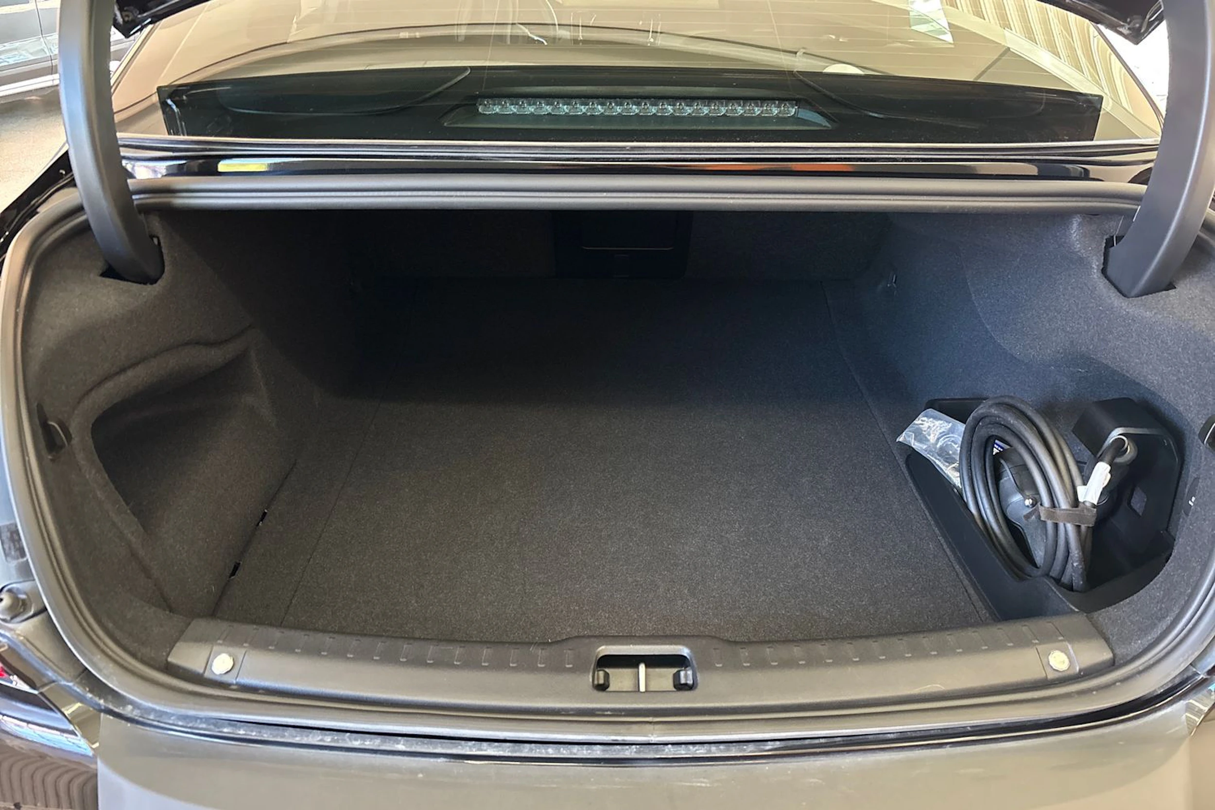 musta Volvo S90 2024 kuva 20.