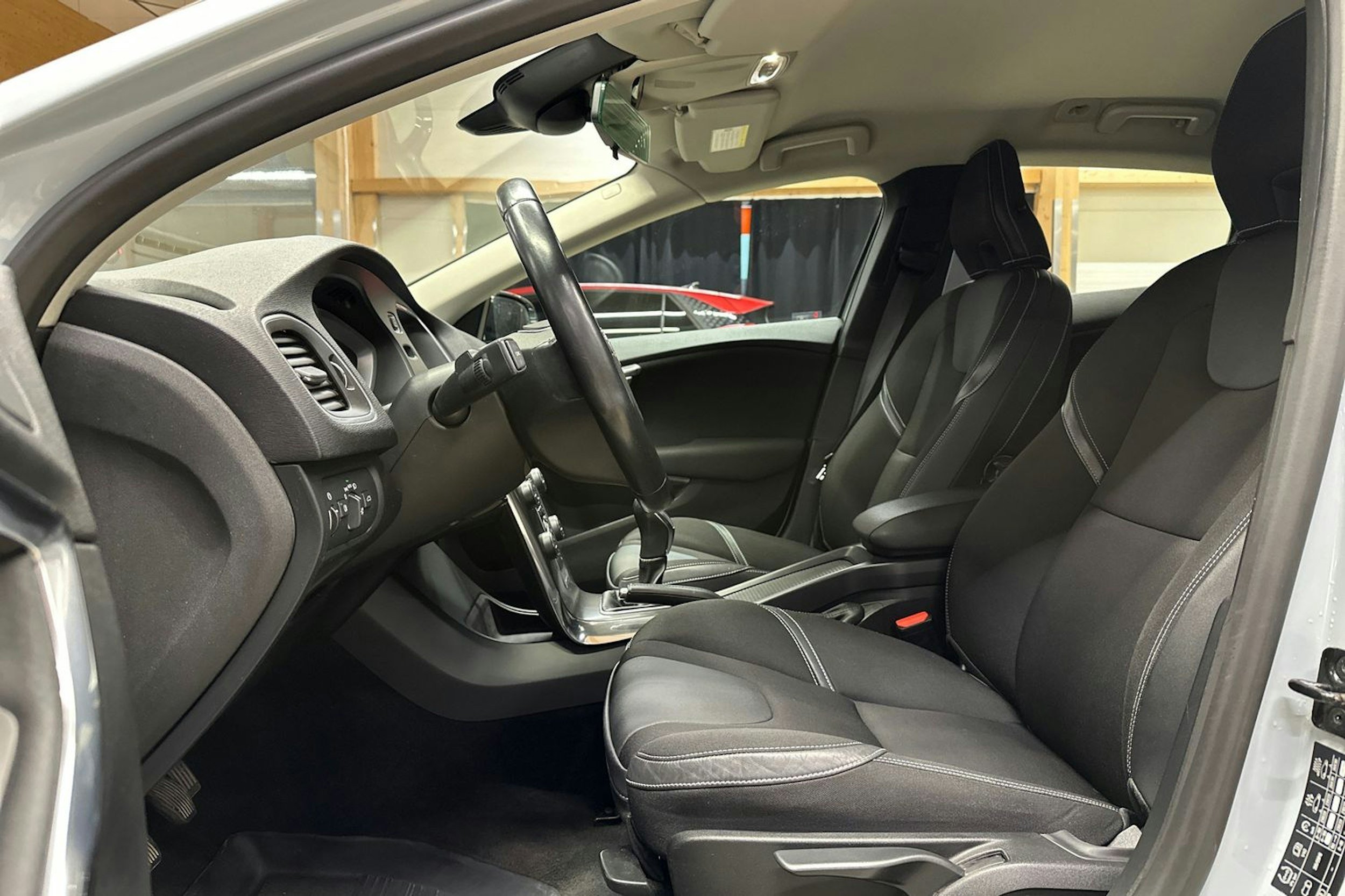 sininen Volvo V40 2012 kuva 18.