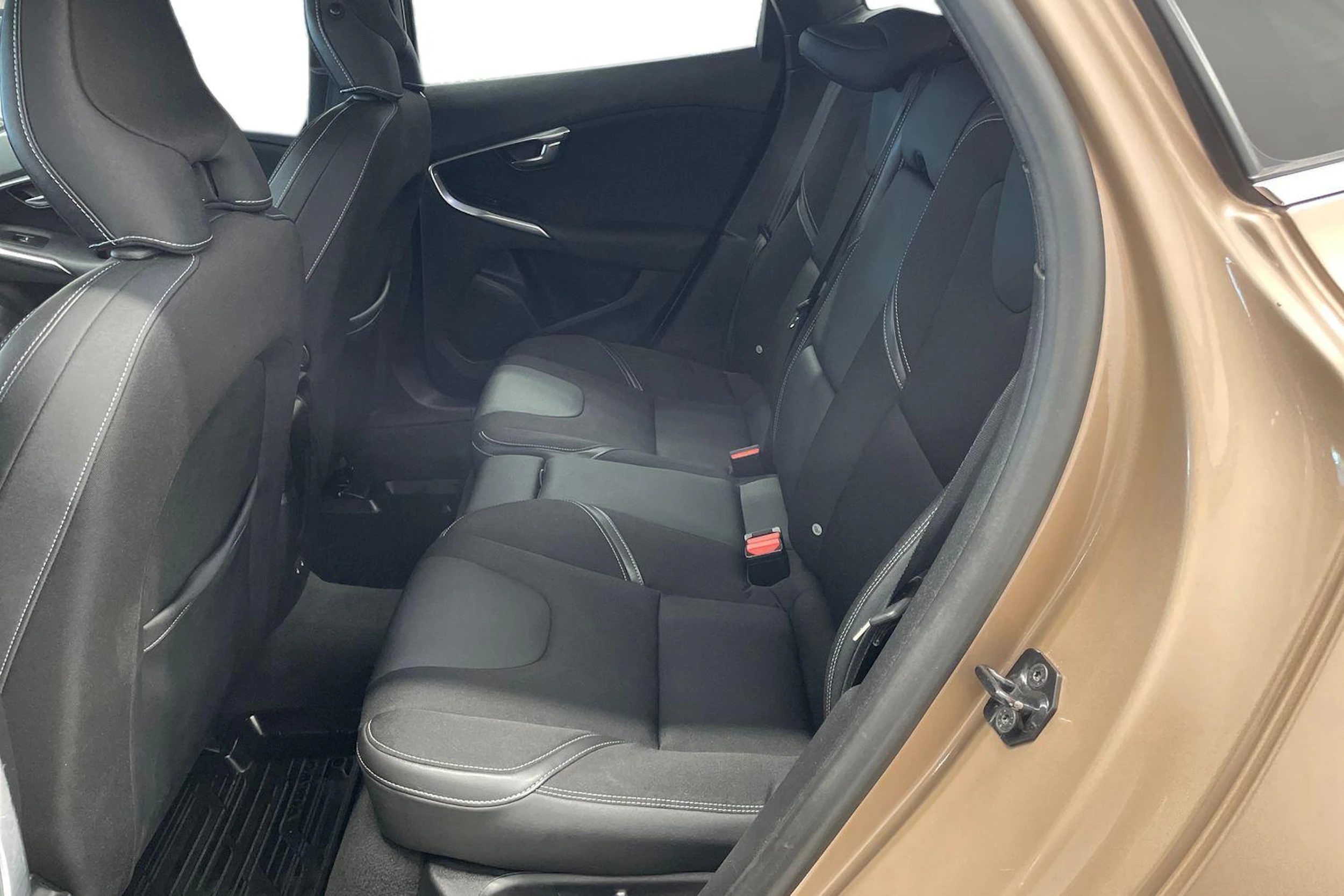 Ruskea (beige) Volvo V40 2013 kuva 8.