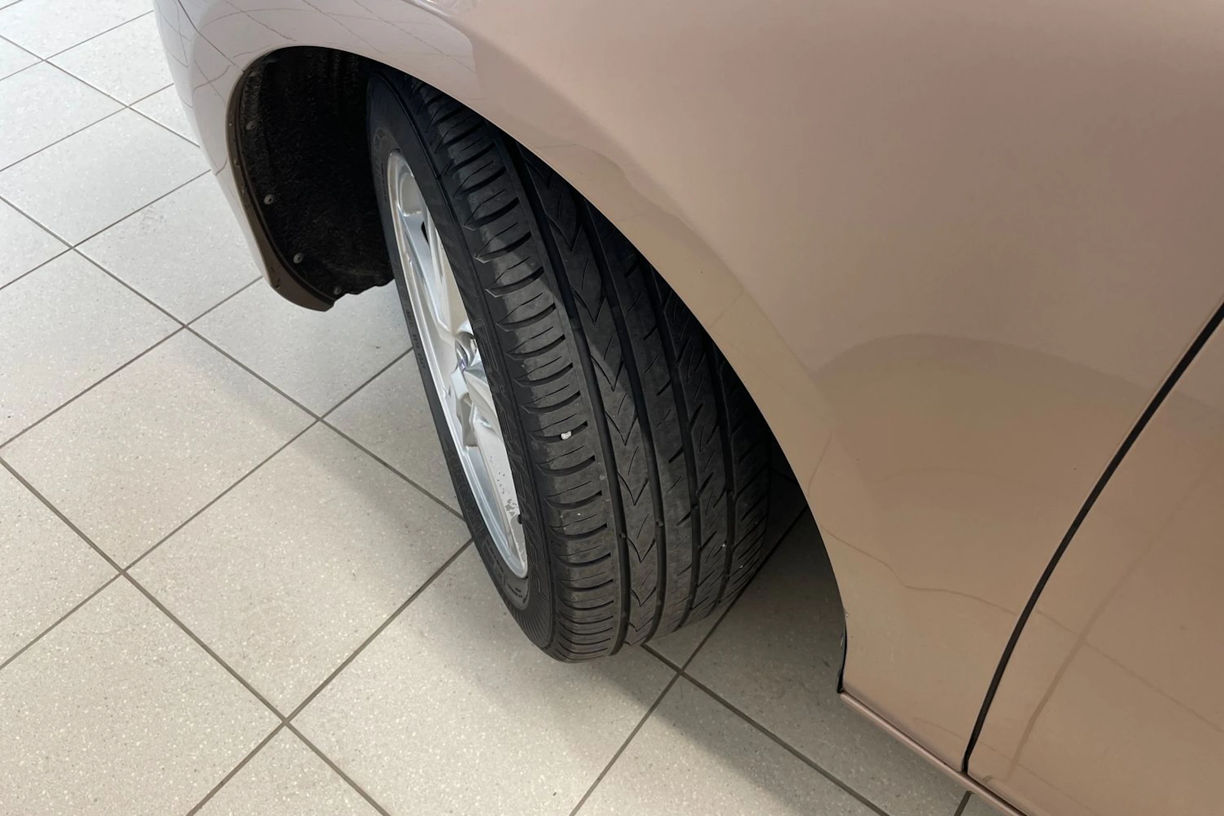 Ruskea (beige) Volvo V40 2013 kuva 10.