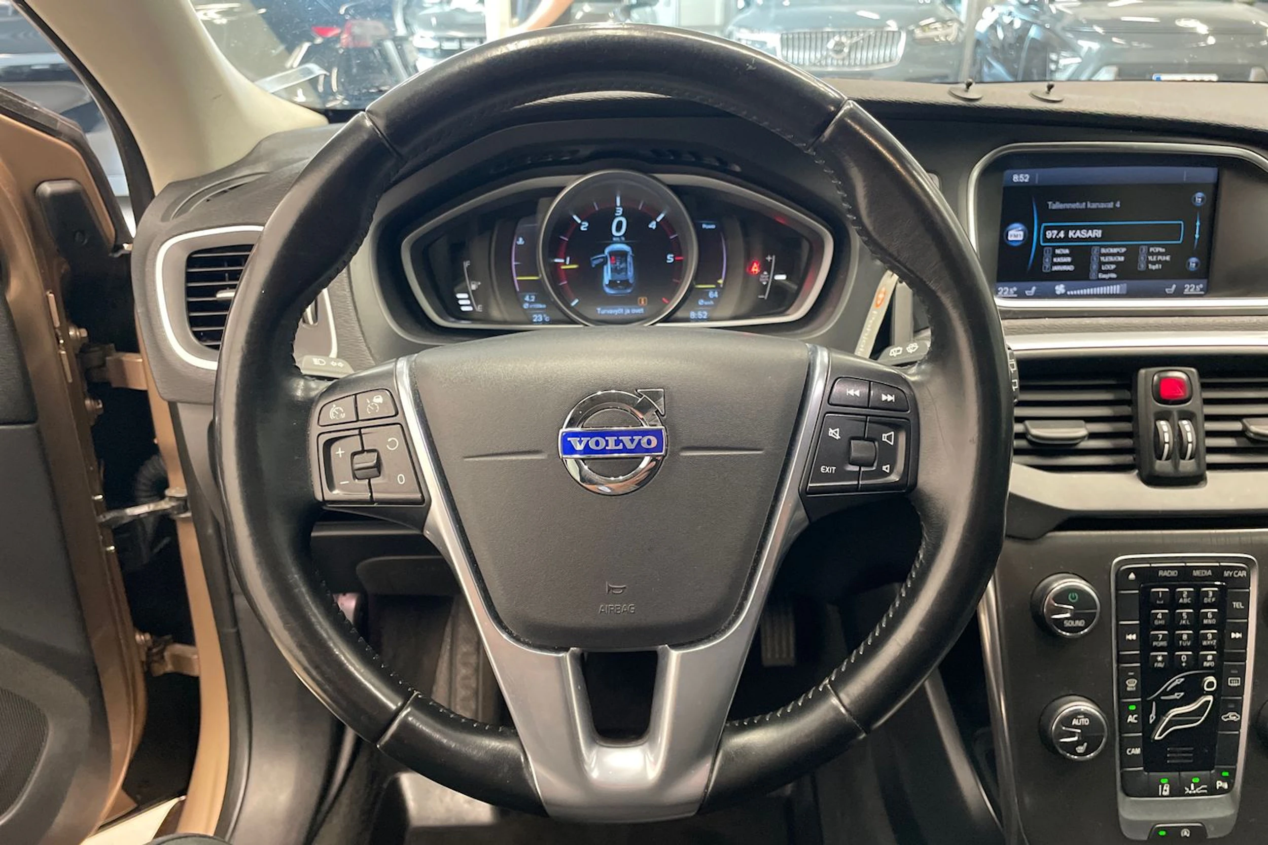 Ruskea (beige) Volvo V40 2013 kuva 11.