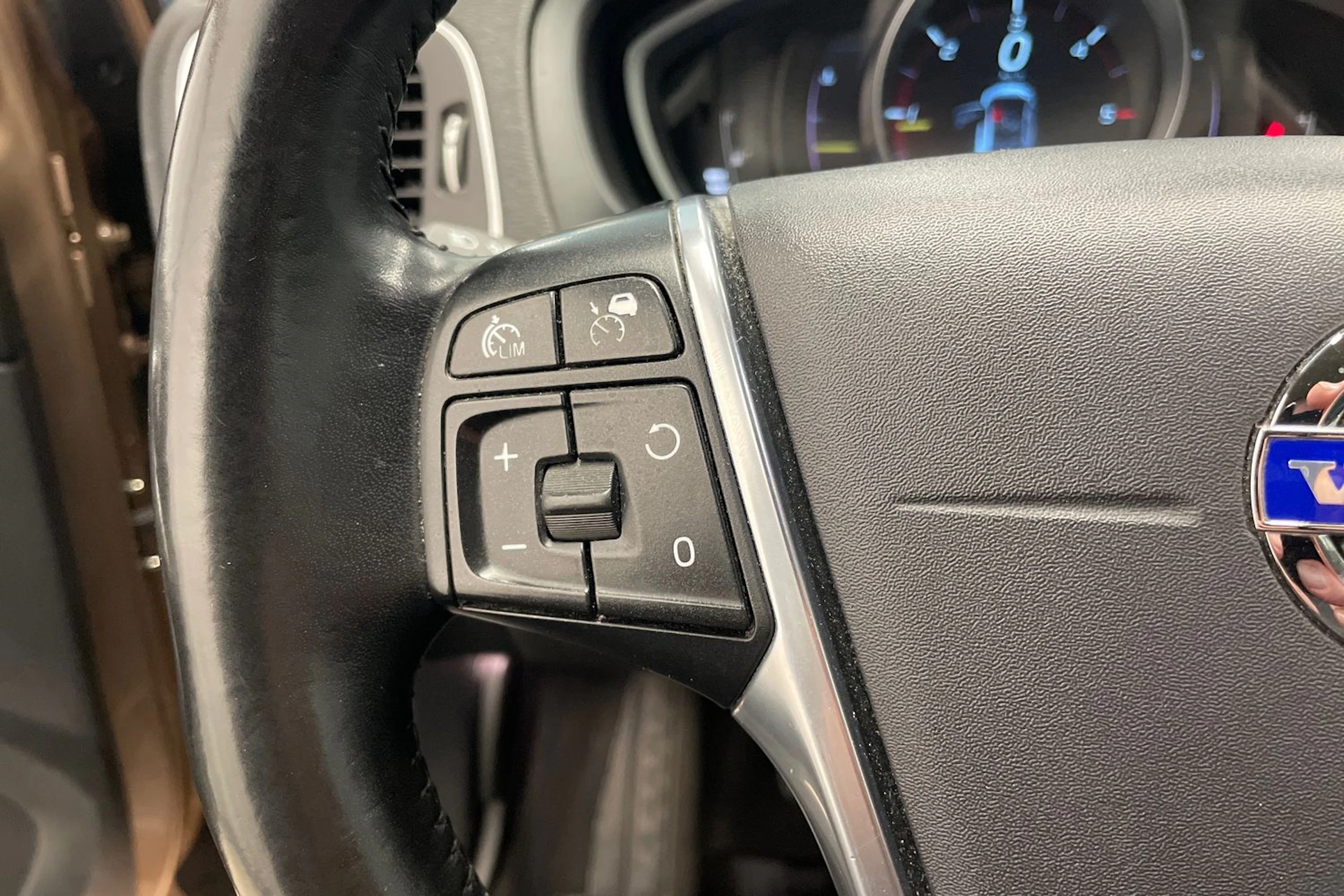 Ruskea (beige) Volvo V40 2013 kuva 13.