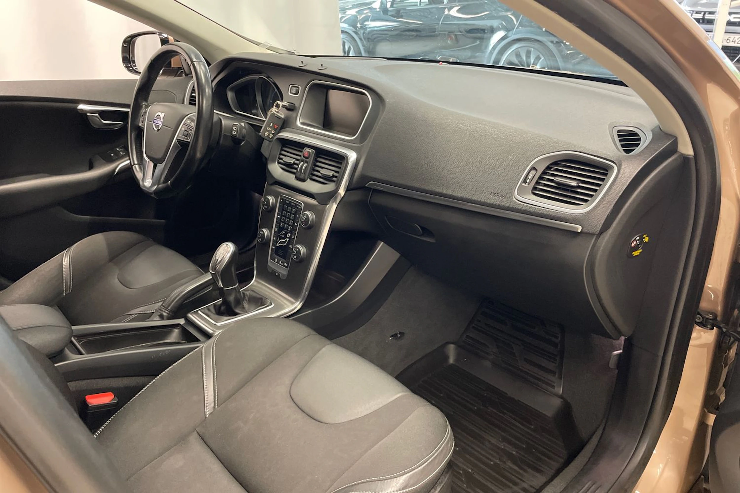 Ruskea (beige) Volvo V40 2013 kuva 20.