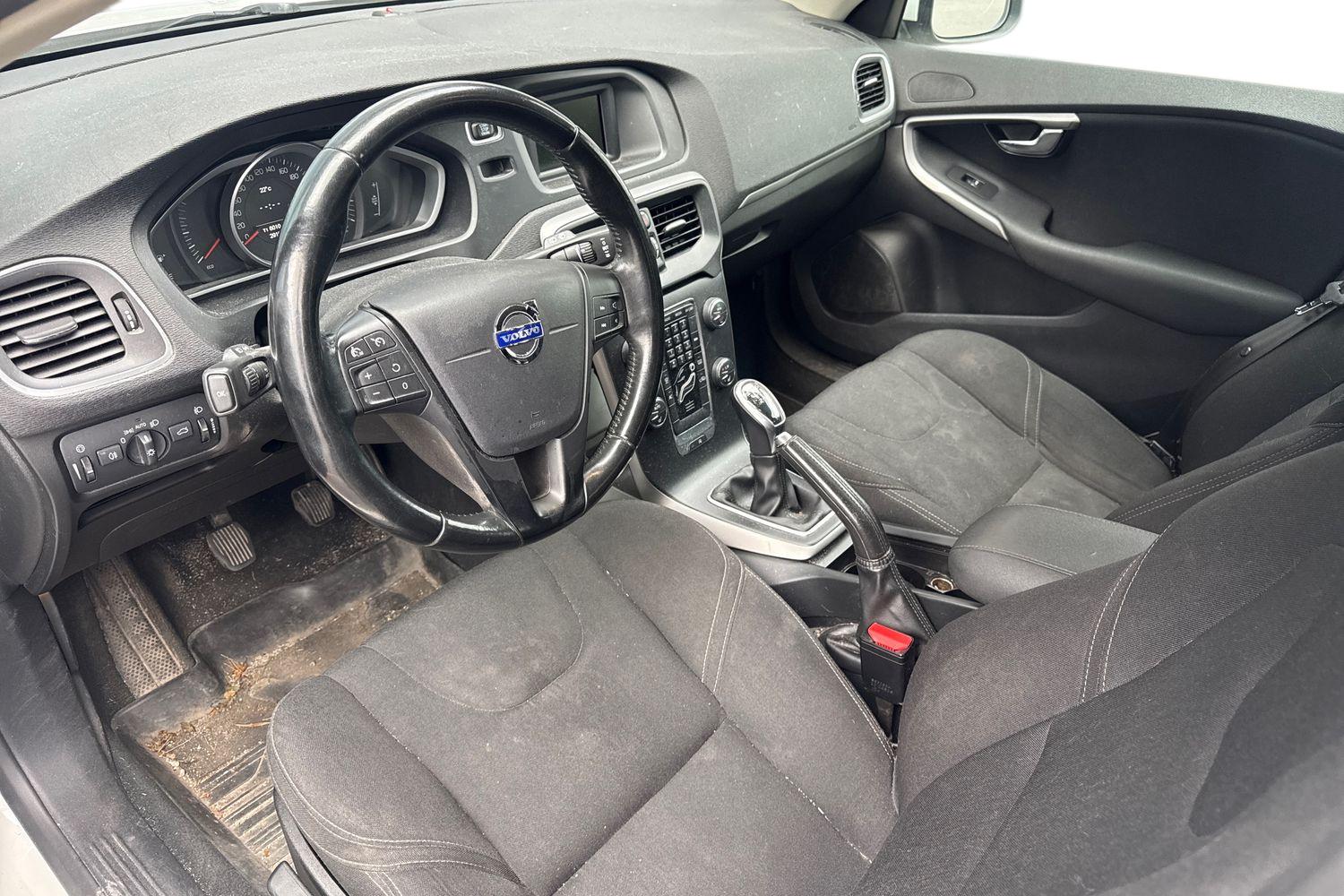 Volvo V40 D2 Kinetic 2012, kuva 3/3