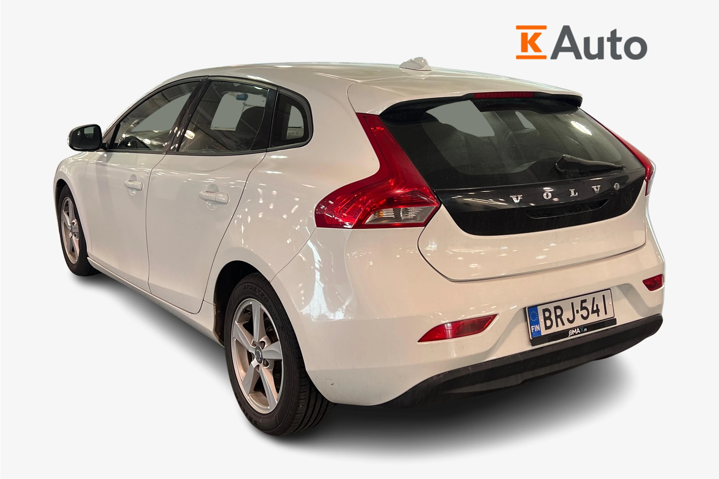 Valkoinen Volvo V40 2013 kuva 2.