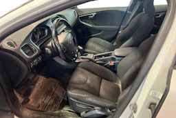 Valkoinen Volvo V40 2013 kuva 3.