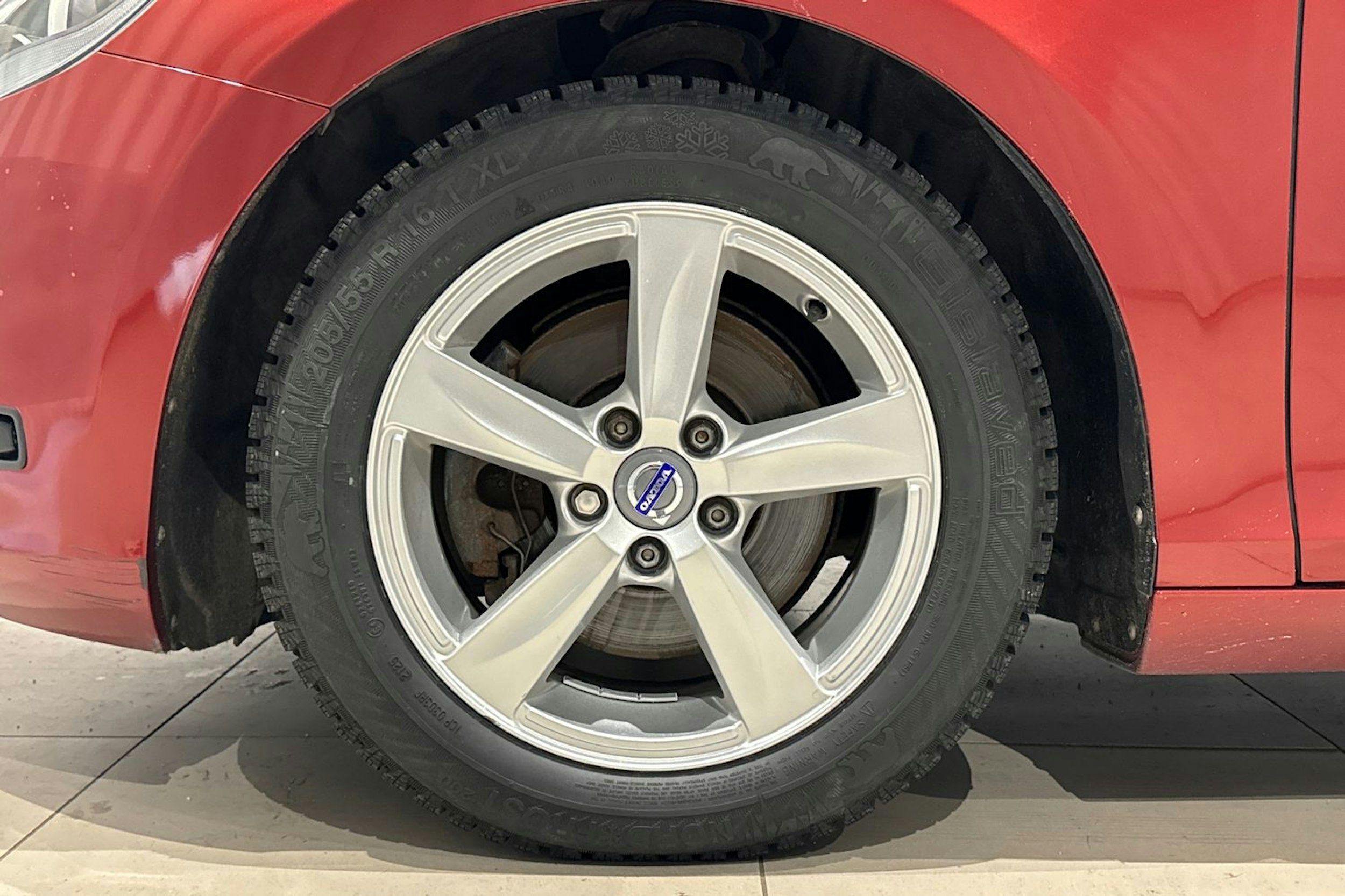 punainen Volvo V40 2013 kuva 11.