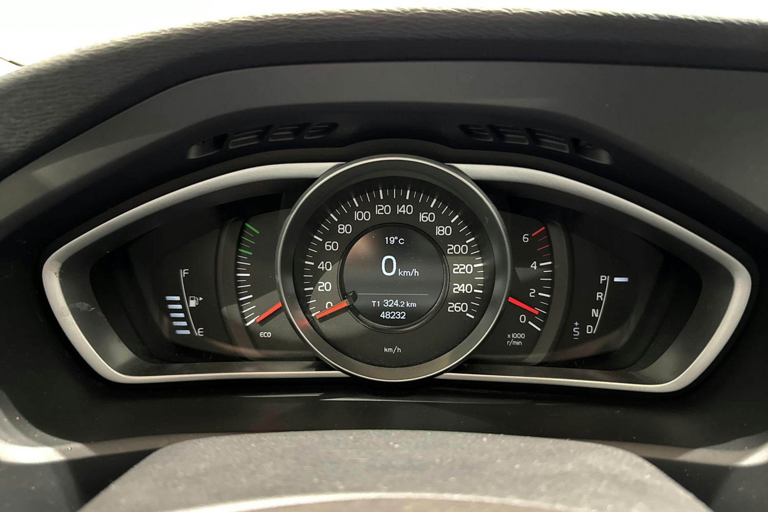 punainen Volvo V40 2013 kuva 17.