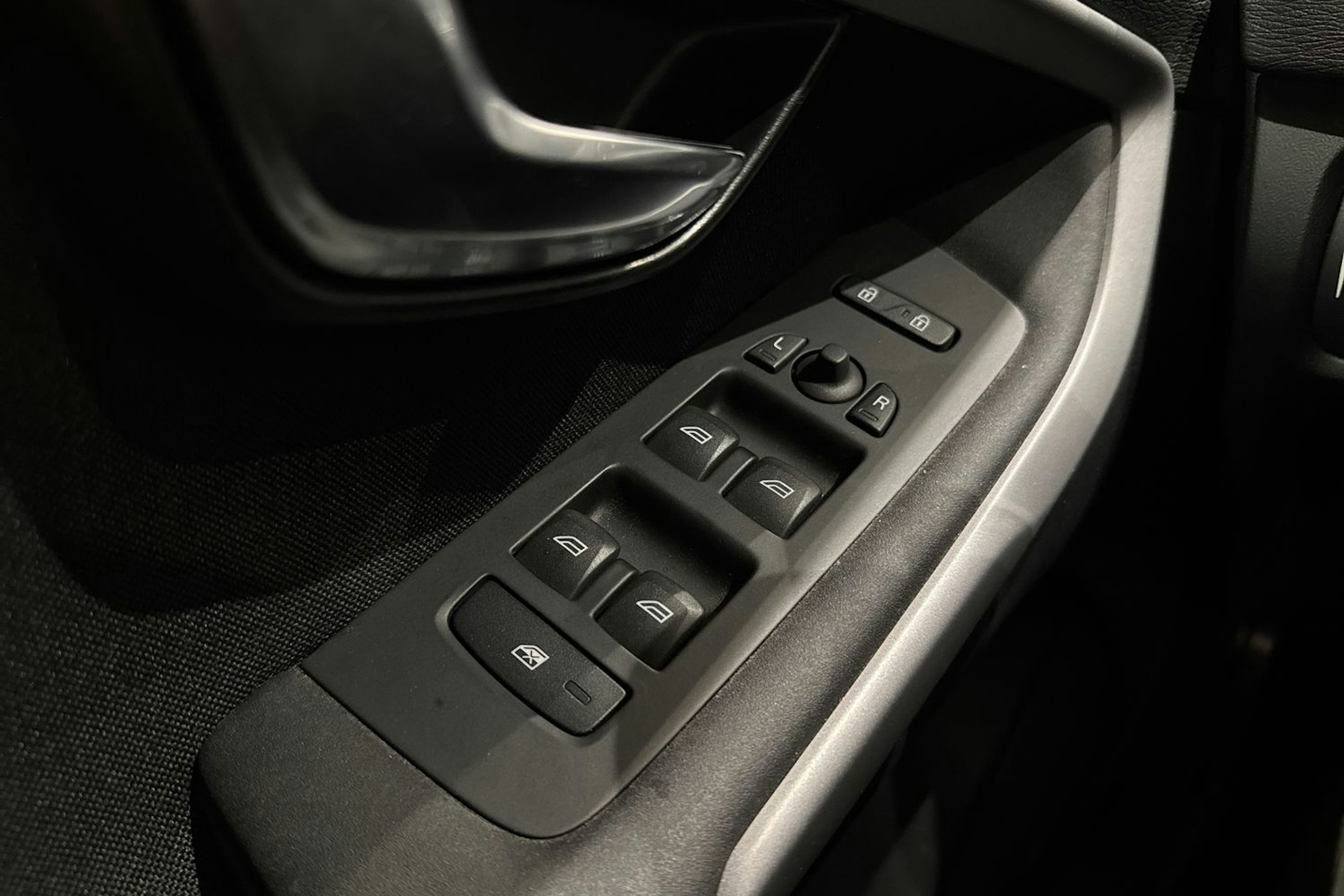 punainen Volvo V40 2013 kuva 18.