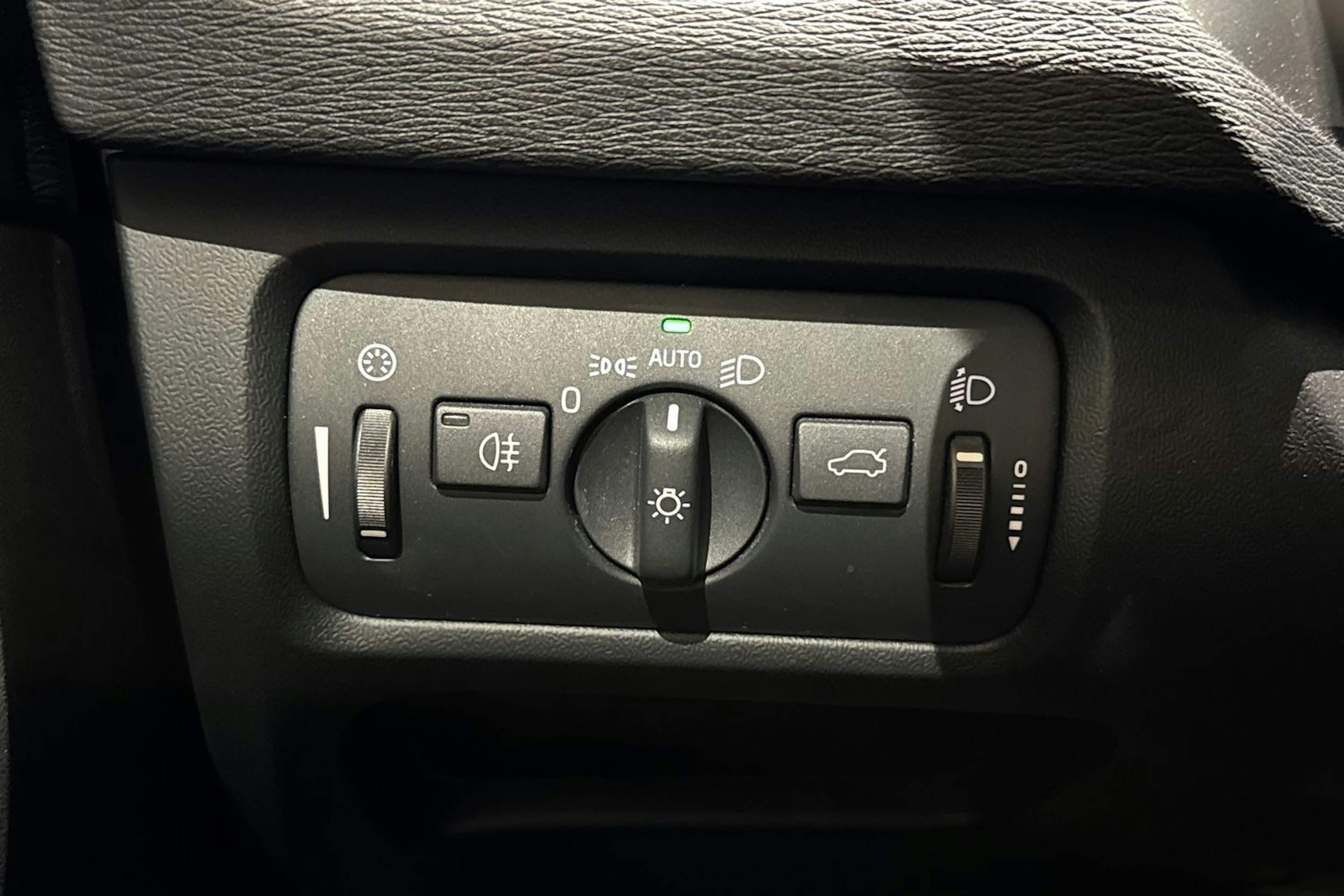 punainen Volvo V40 2013 kuva 19.