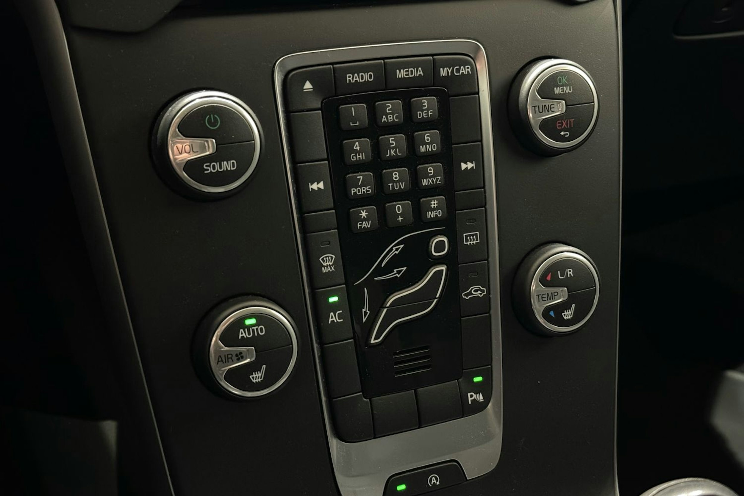 punainen Volvo V40 2013 kuva 22.