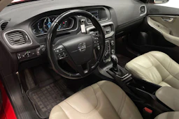 punainen Volvo V40 2013 kuva 6.