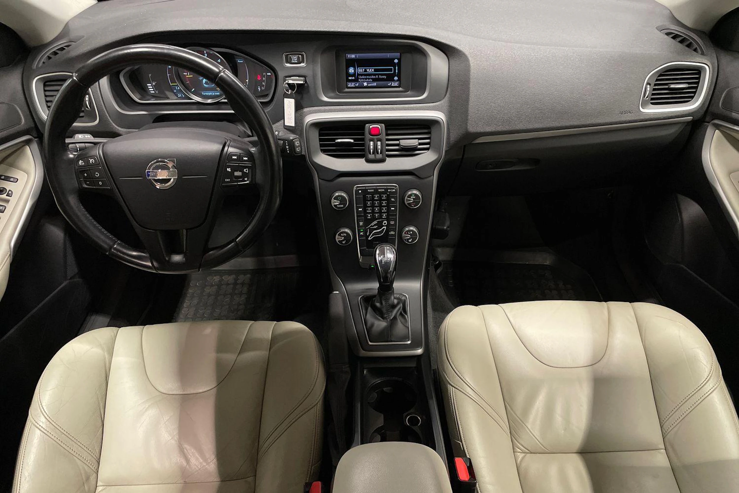 punainen Volvo V40 2013 kuva 7.