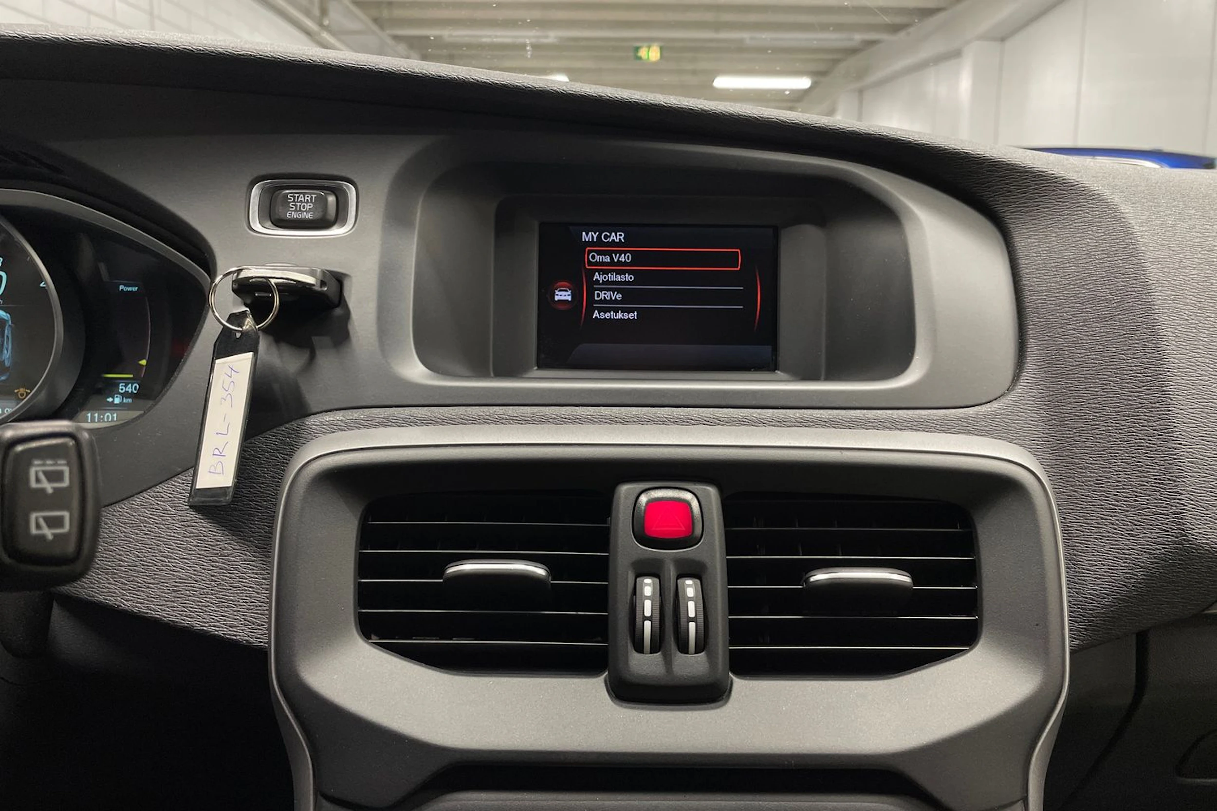 punainen Volvo V40 2013 kuva 13.