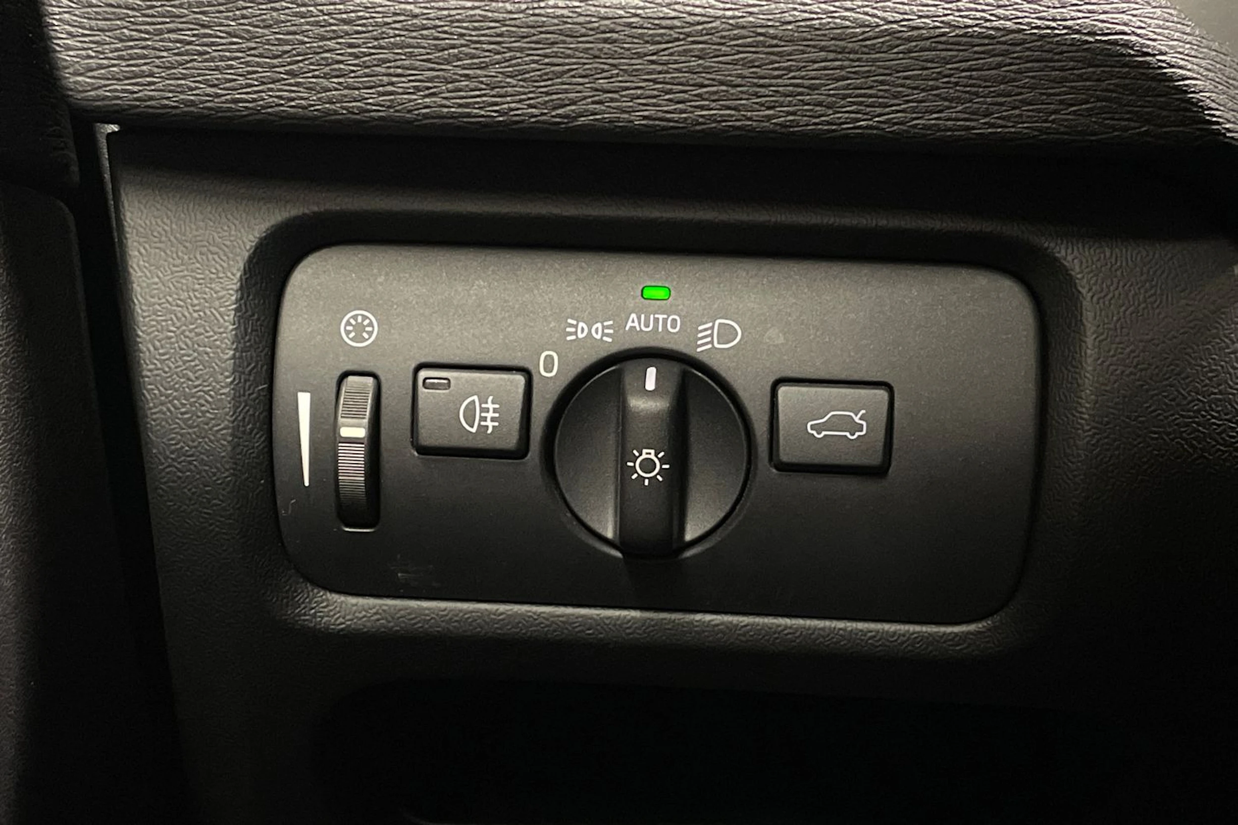 punainen Volvo V40 2013 kuva 15.