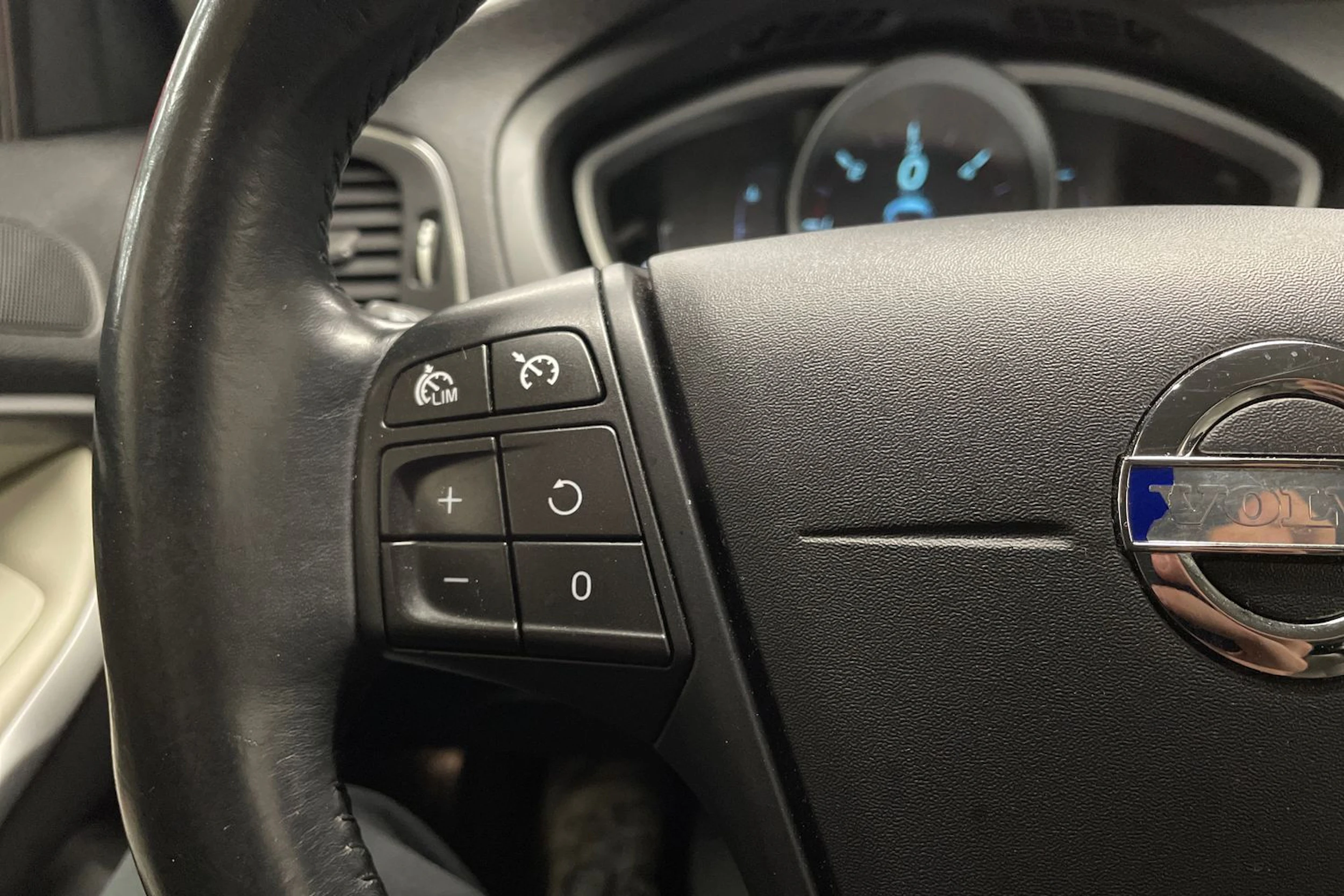 punainen Volvo V40 2013 kuva 16.