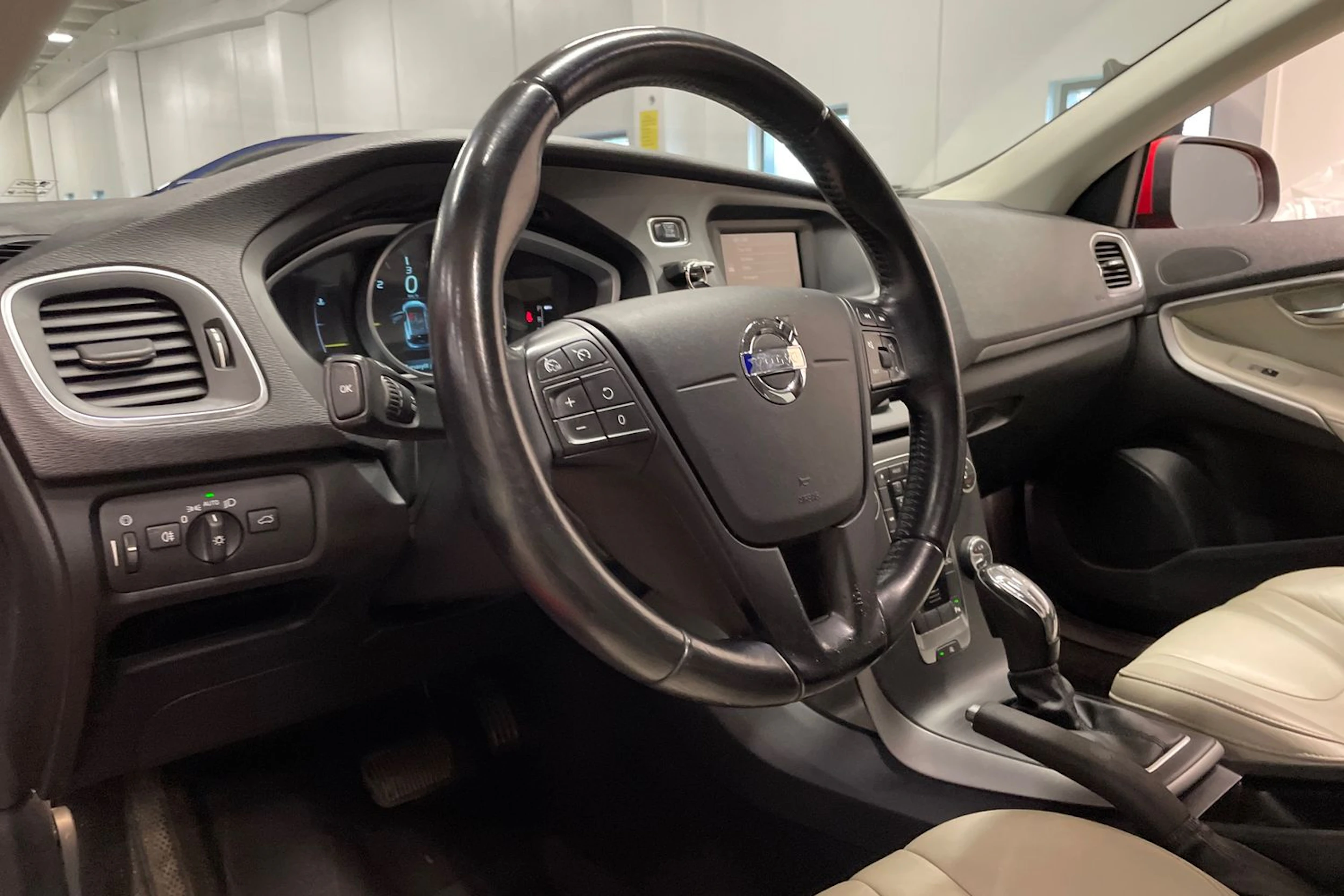 punainen Volvo V40 2013 kuva 18.