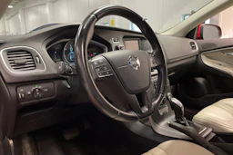 punainen Volvo V40 2013 kuva 18.