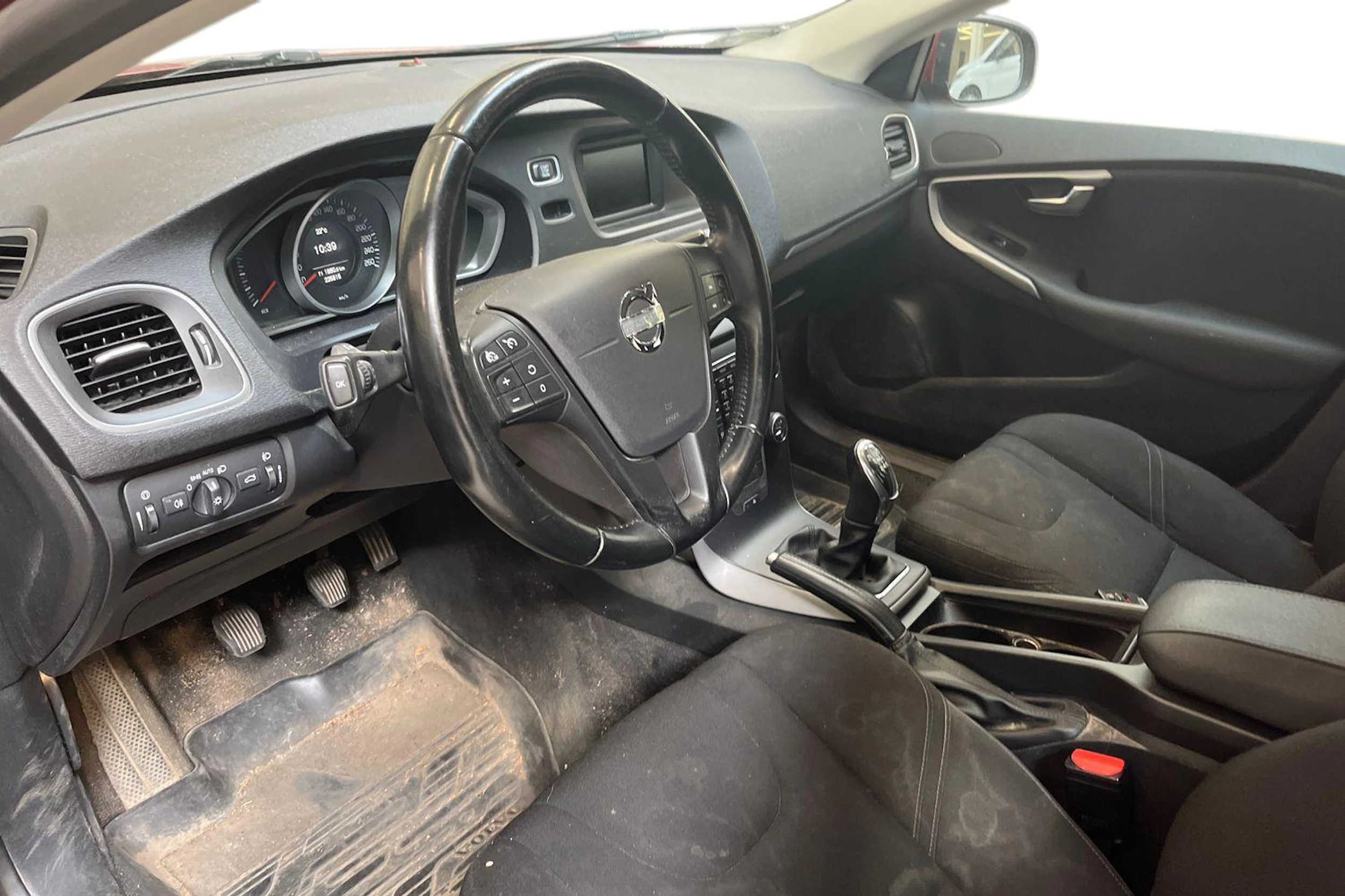punainen Volvo V40 2013 kuva 3.