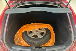 punainen Volvo V40 2013 kuva 10.