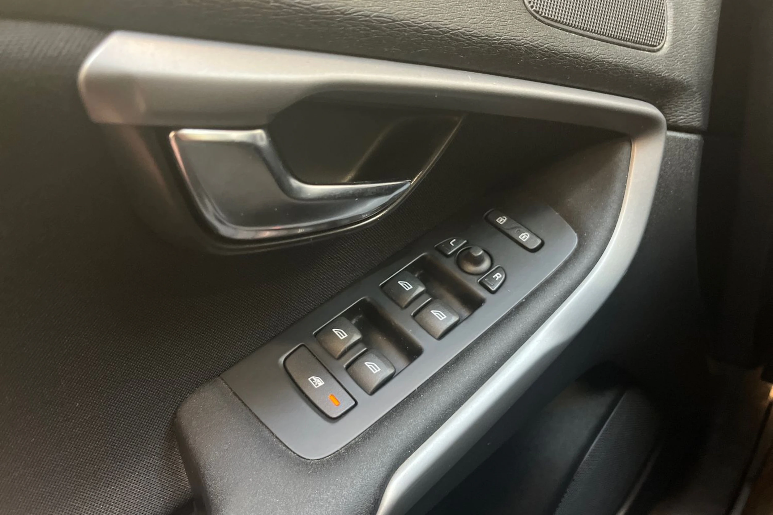 punainen Volvo V40 2013 kuva 14.