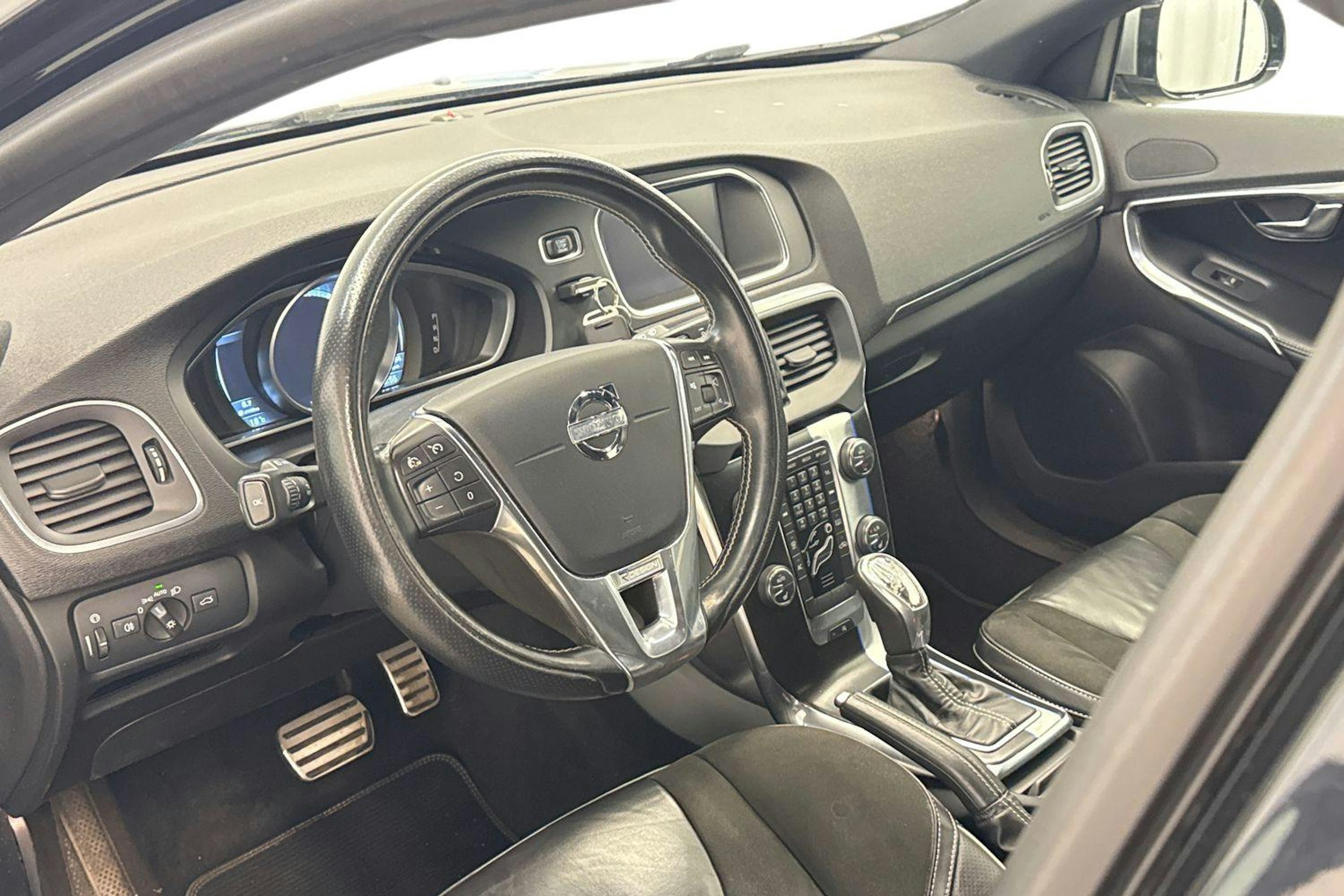 Musta Volvo V40 2013 kuva 7.