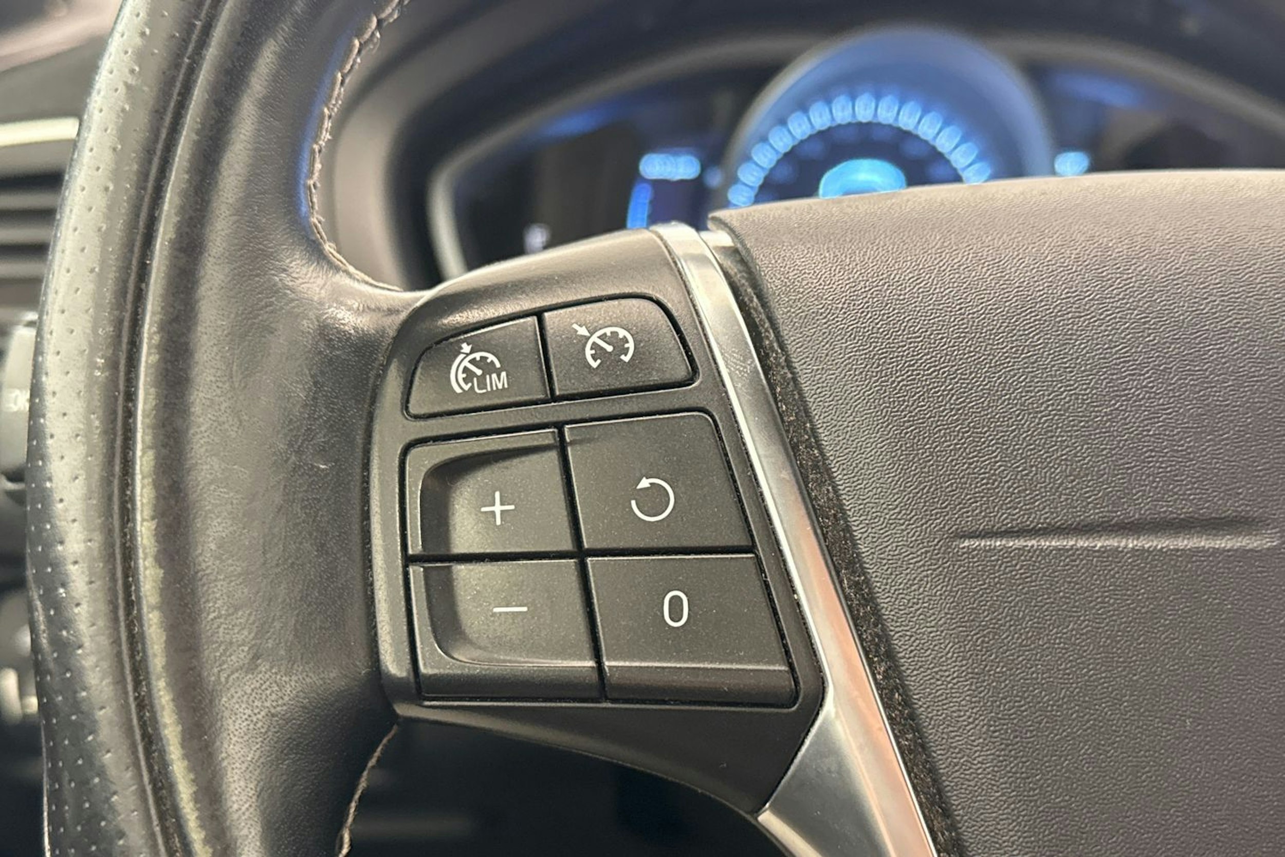 Musta Volvo V40 2013 kuva 15.