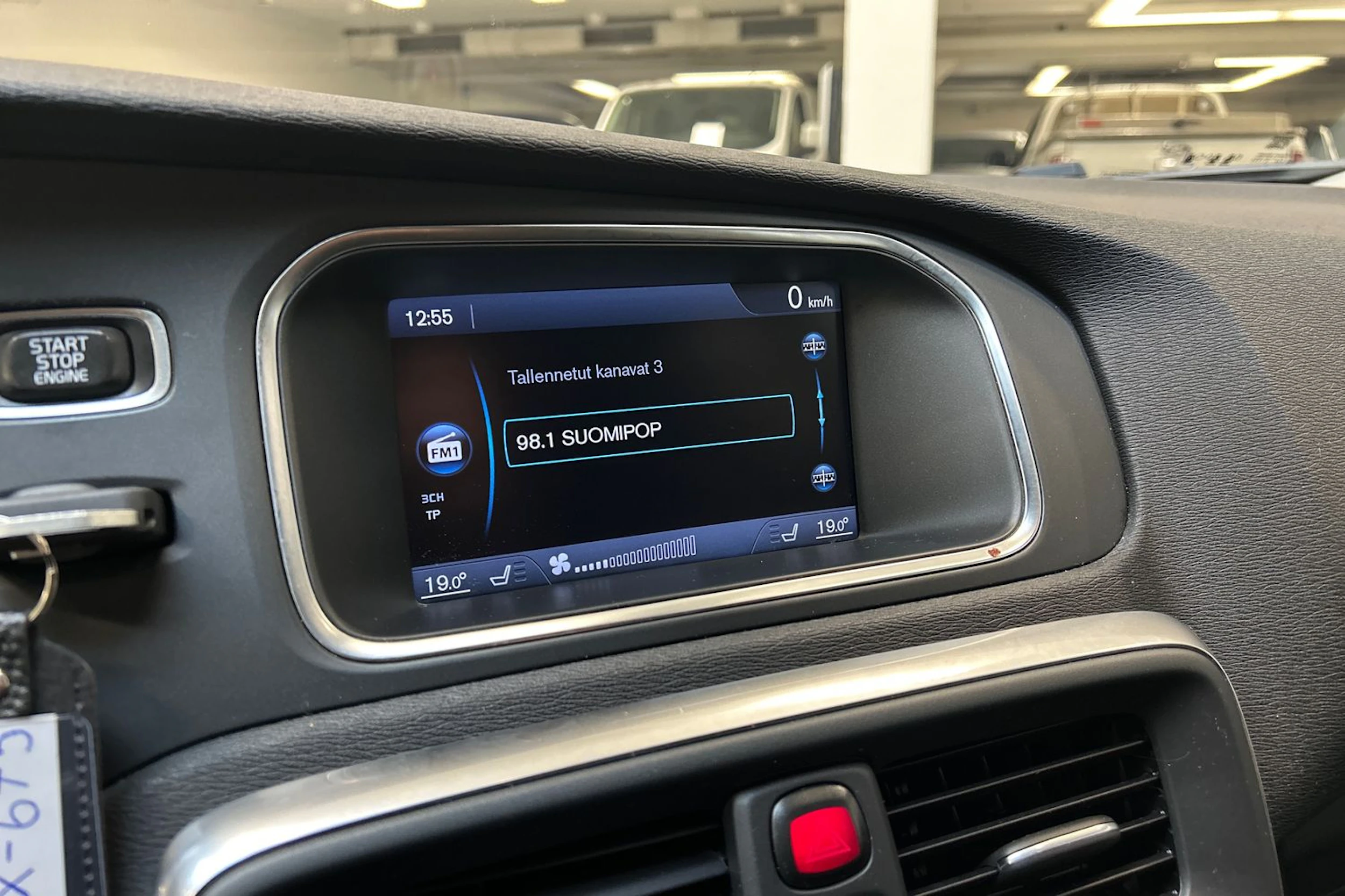 valkoinen Volvo V40 2013 kuva 14.
