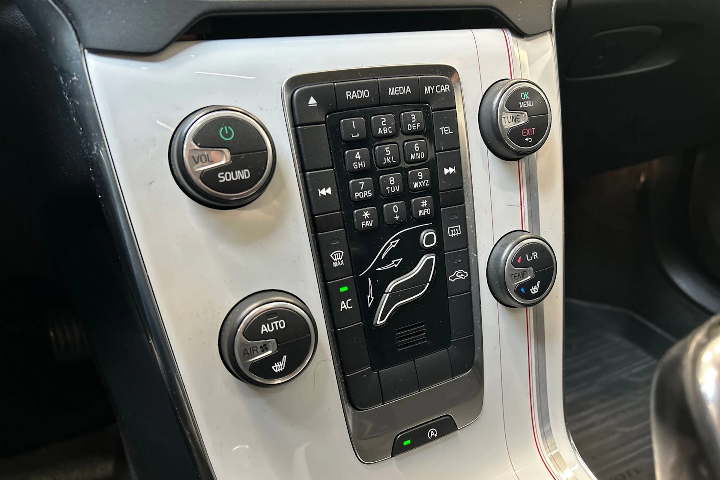 valkoinen Volvo V40 2013 kuva 15.