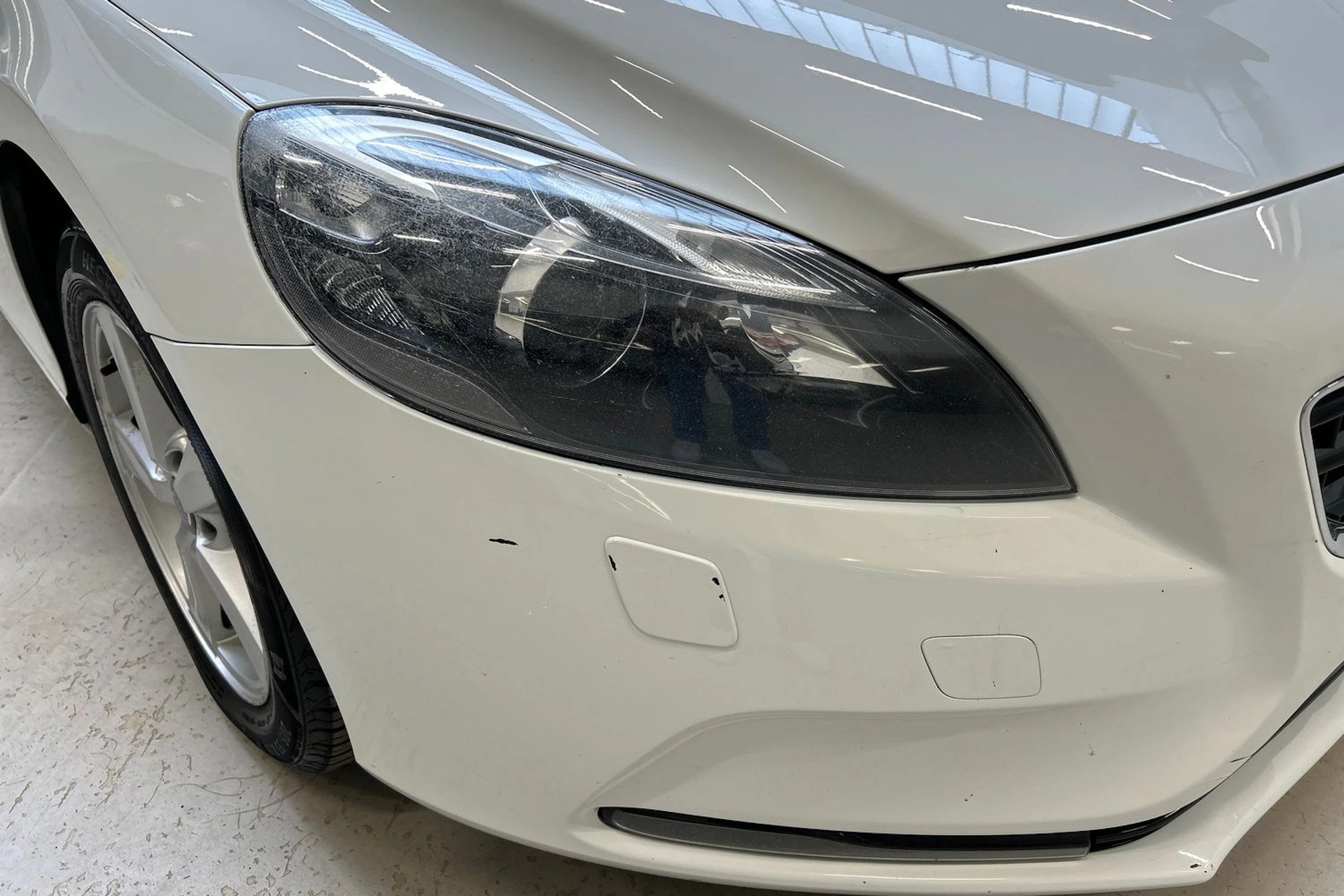 valkoinen Volvo V40 2013 kuva 24.