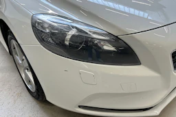 valkoinen Volvo V40 2013 kuva 24.