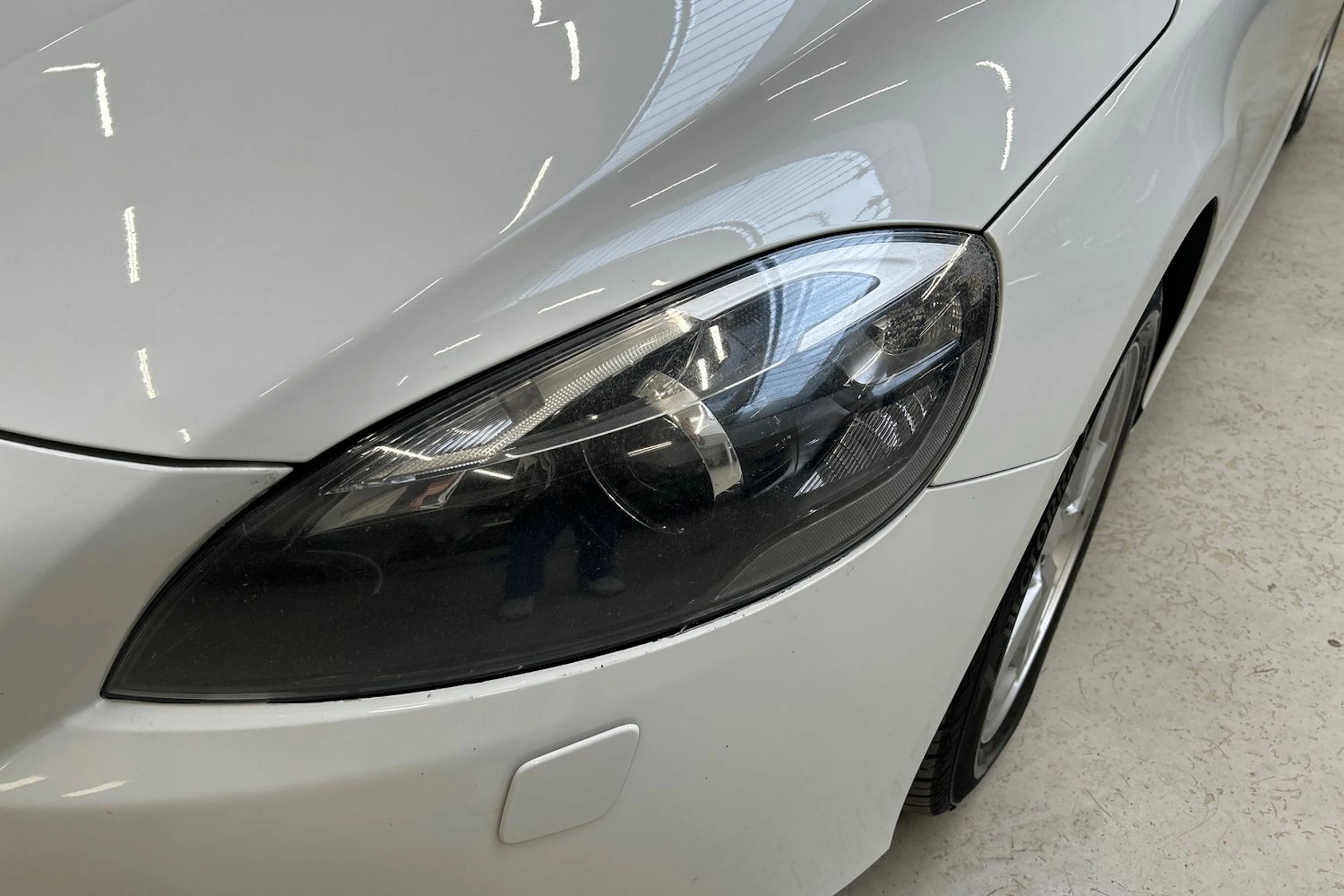valkoinen Volvo V40 2013 kuva 26.