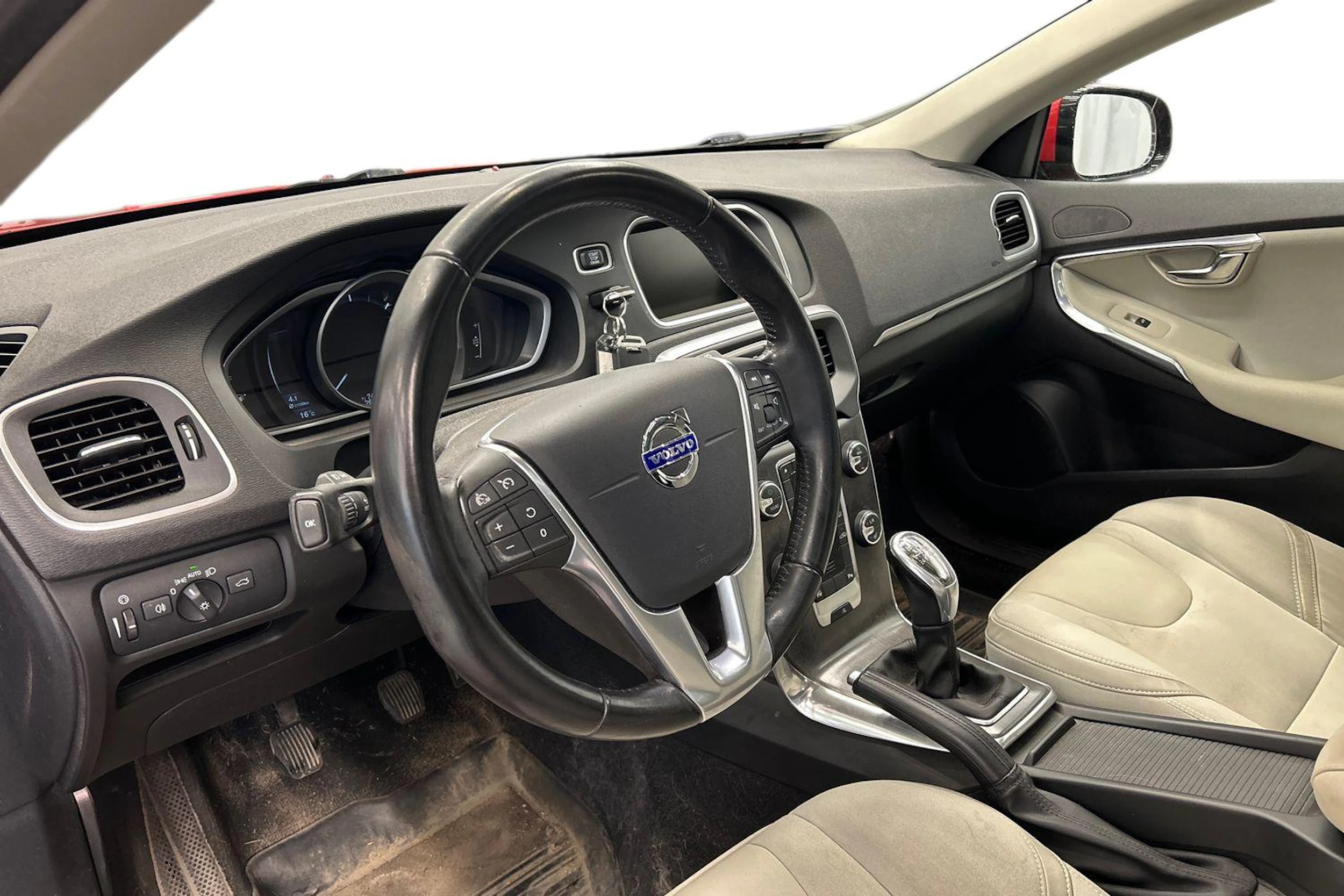 punainen Volvo V40 2013 kuva 3.