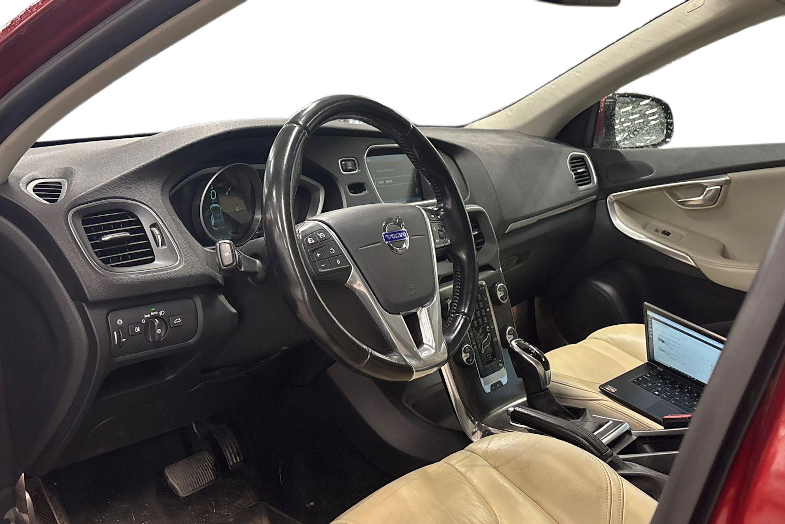 punainen Volvo V40 2013 kuva 3.