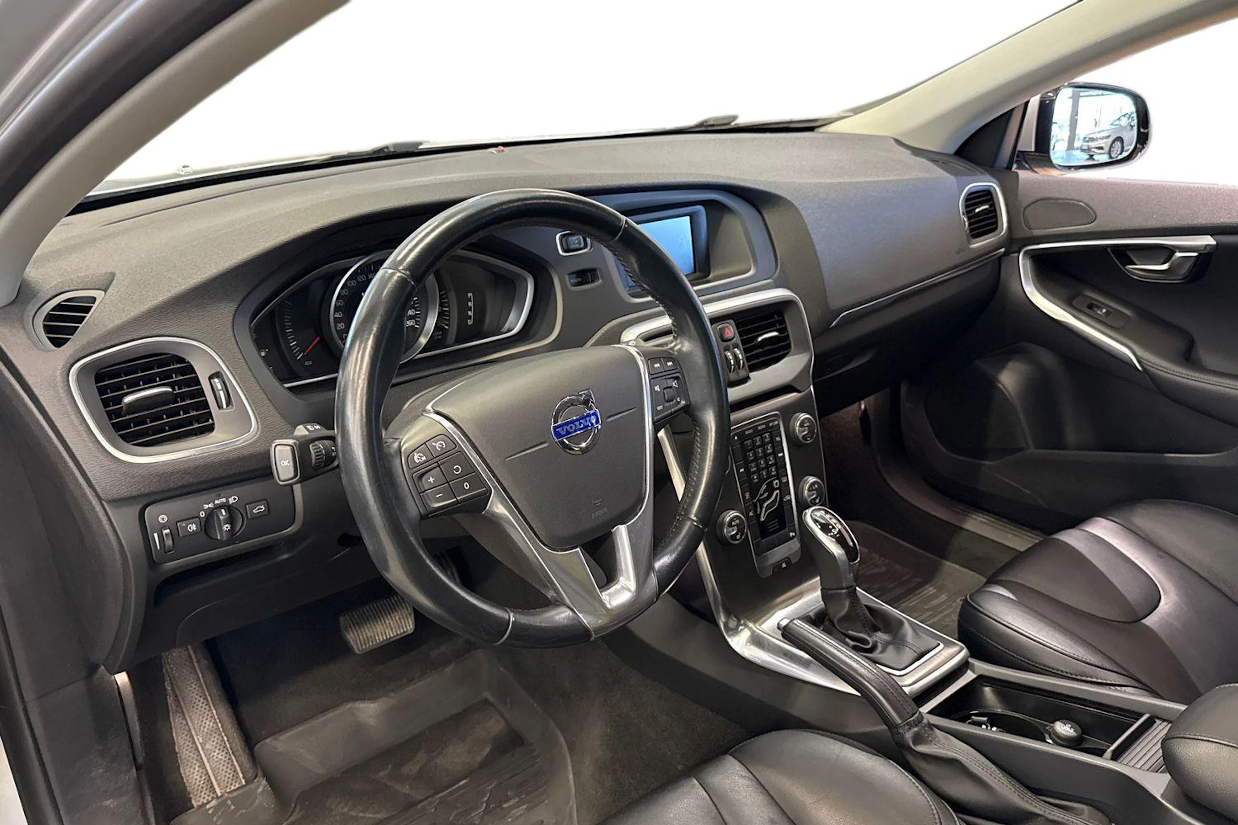 harmaa Volvo V40 2013 kuva 3.