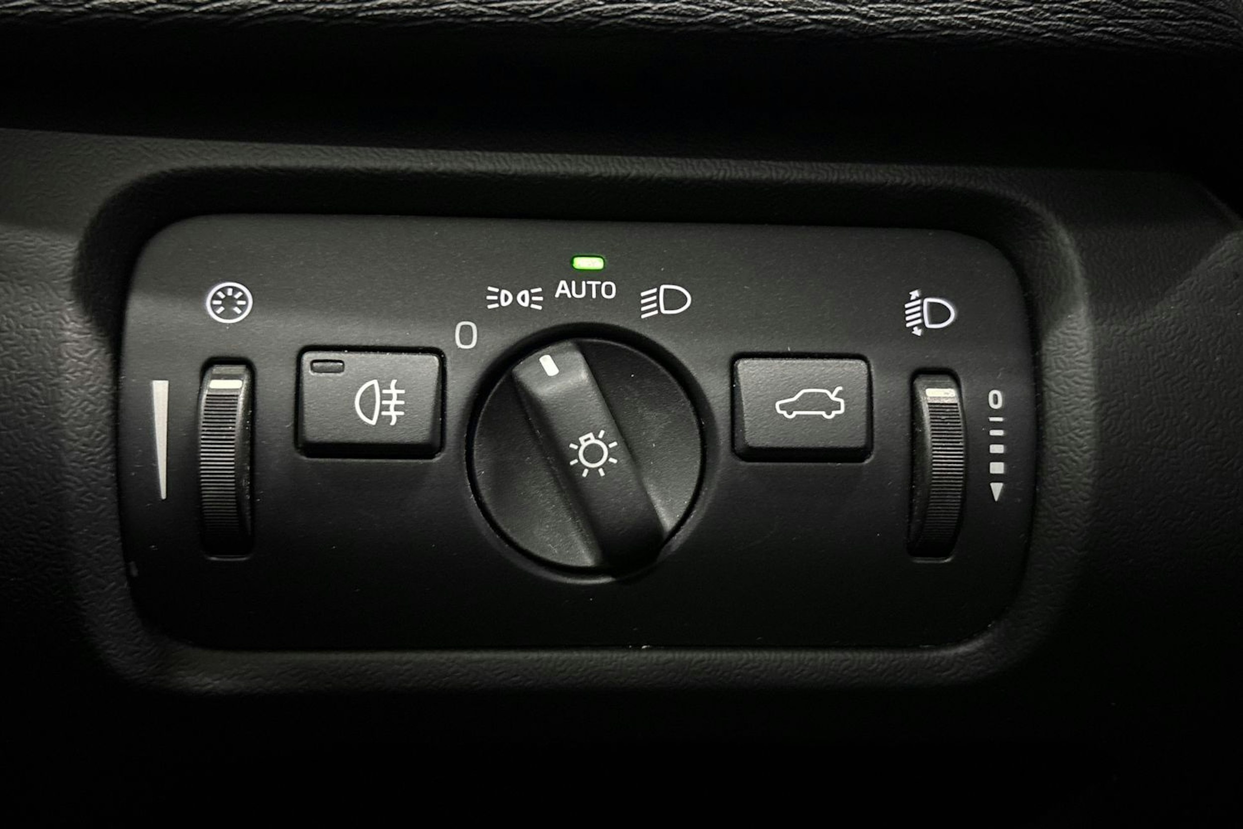 Musta Volvo V40 2013 kuva 20.