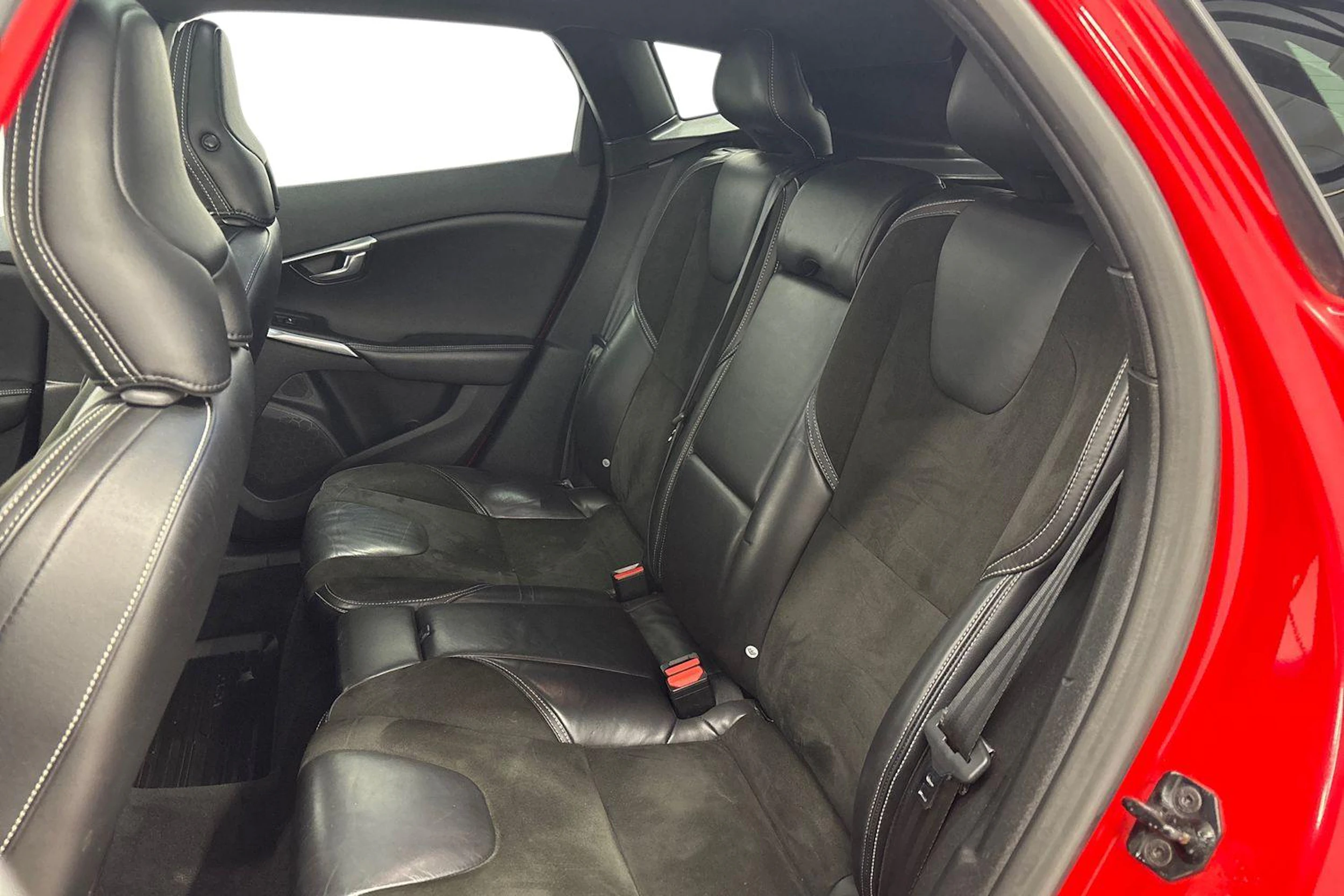 punainen Volvo V40 2014 kuva 10.