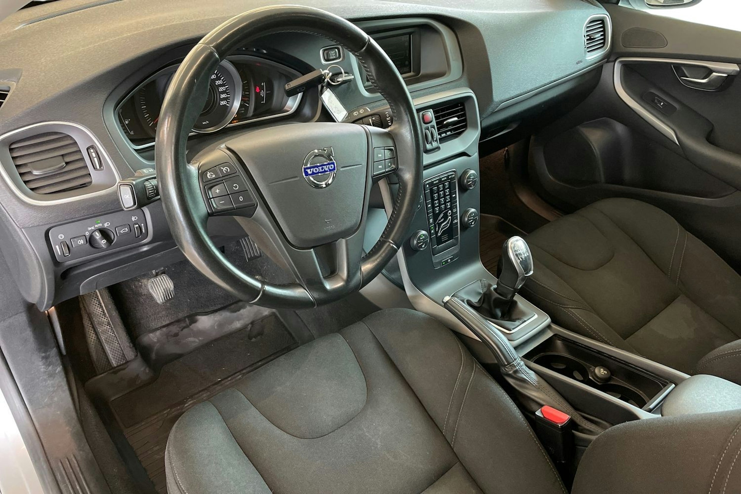 Harmaa Volvo V40 2013 kuva 7.