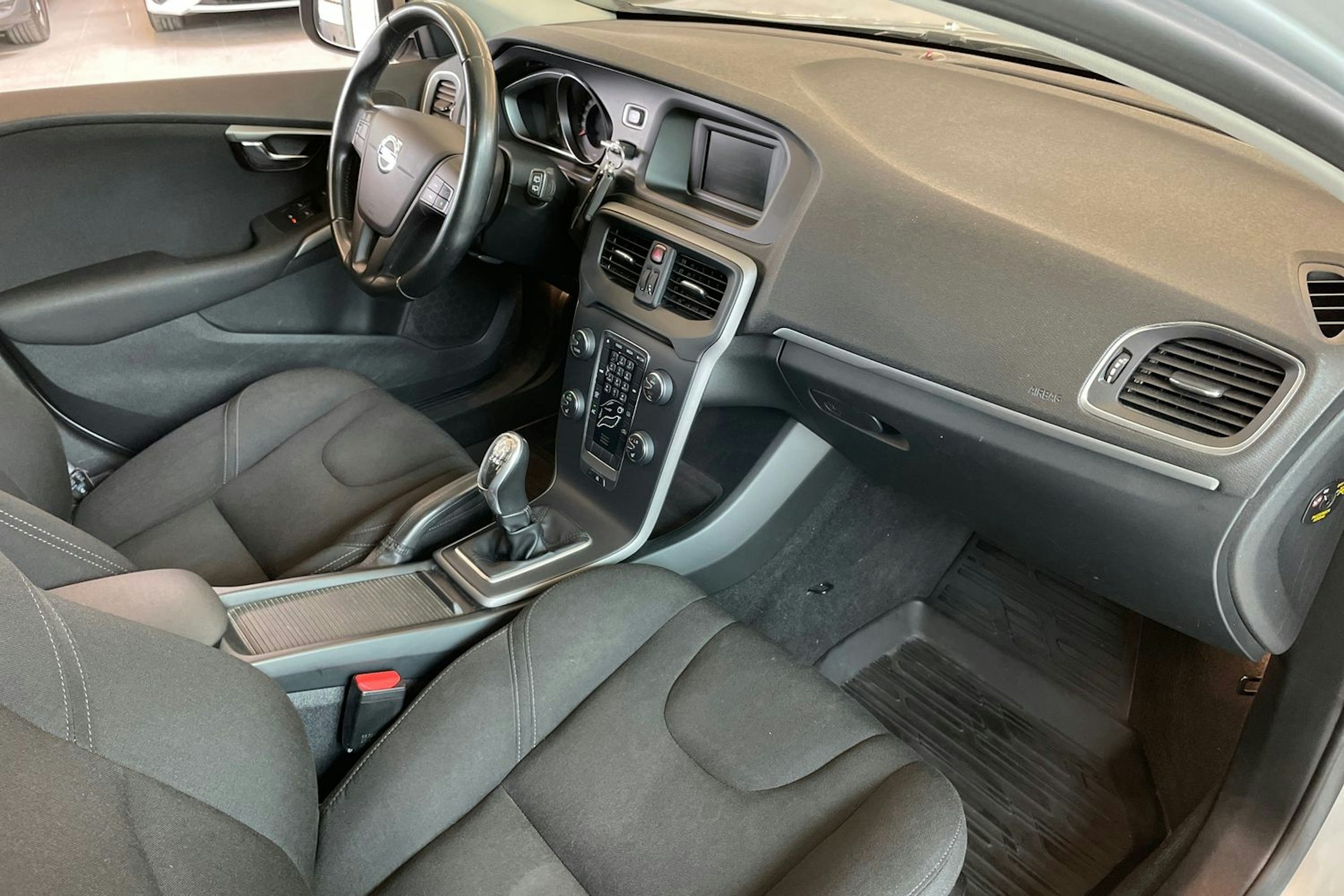 Harmaa Volvo V40 2013 kuva 24.