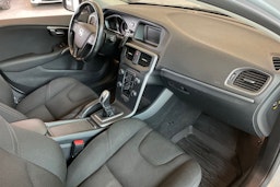 Harmaa Volvo V40 2013 kuva 24.