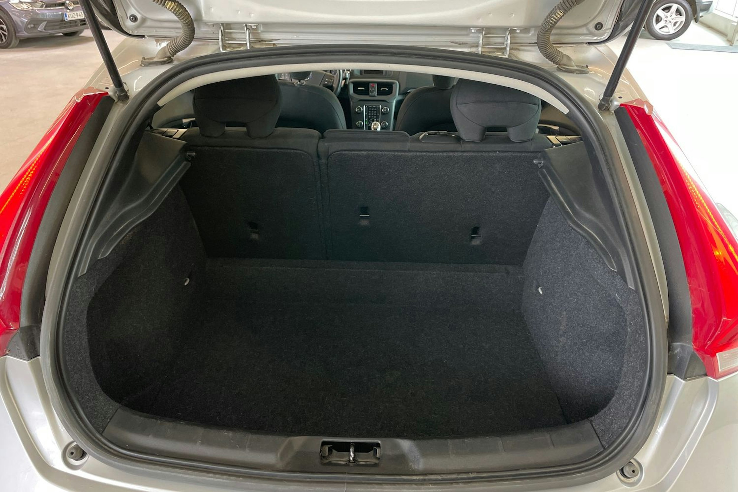 Harmaa Volvo V40 2013 kuva 25.