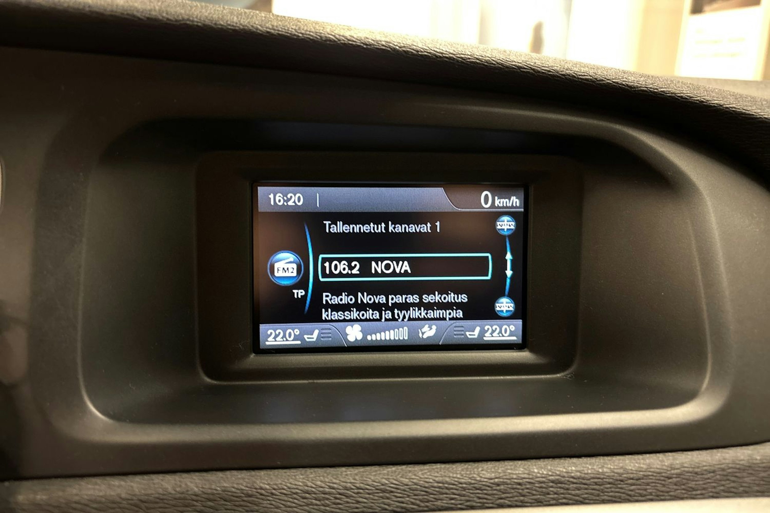 Punainen Volvo V40 2013 kuva 16.