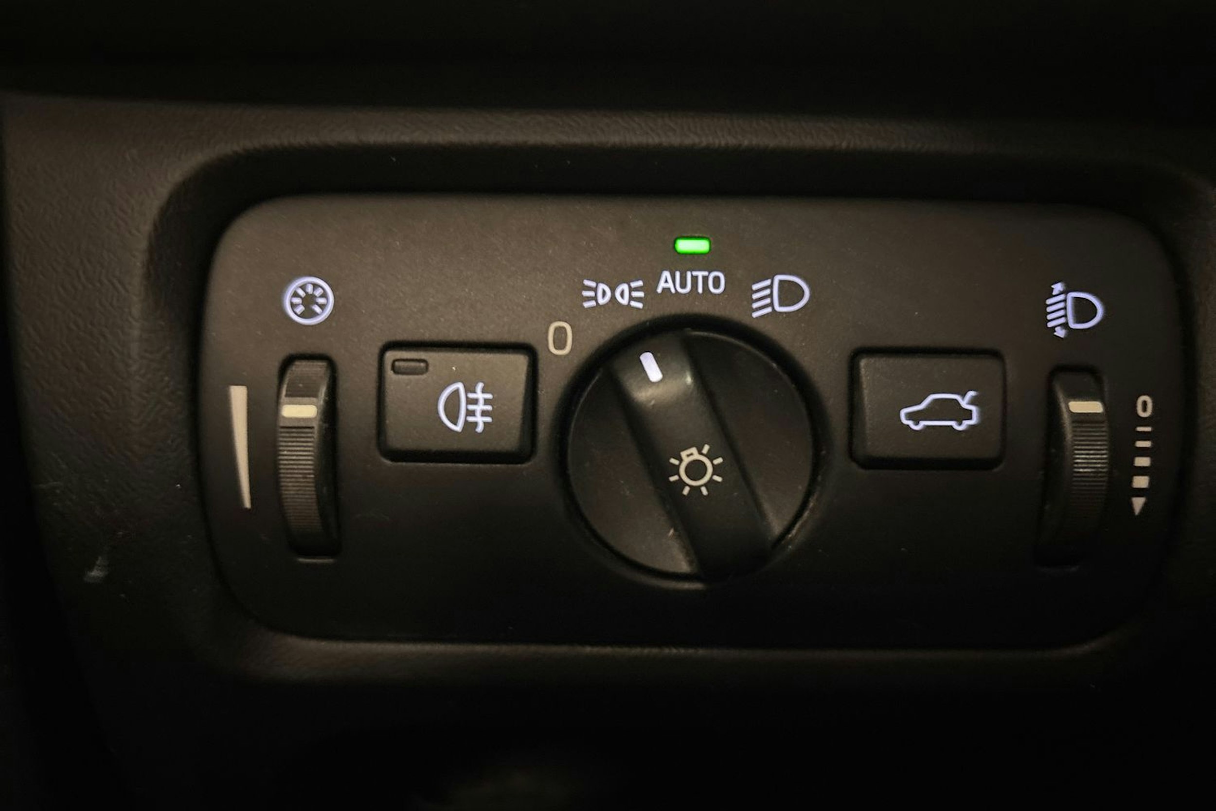 Punainen Volvo V40 2013 kuva 18.