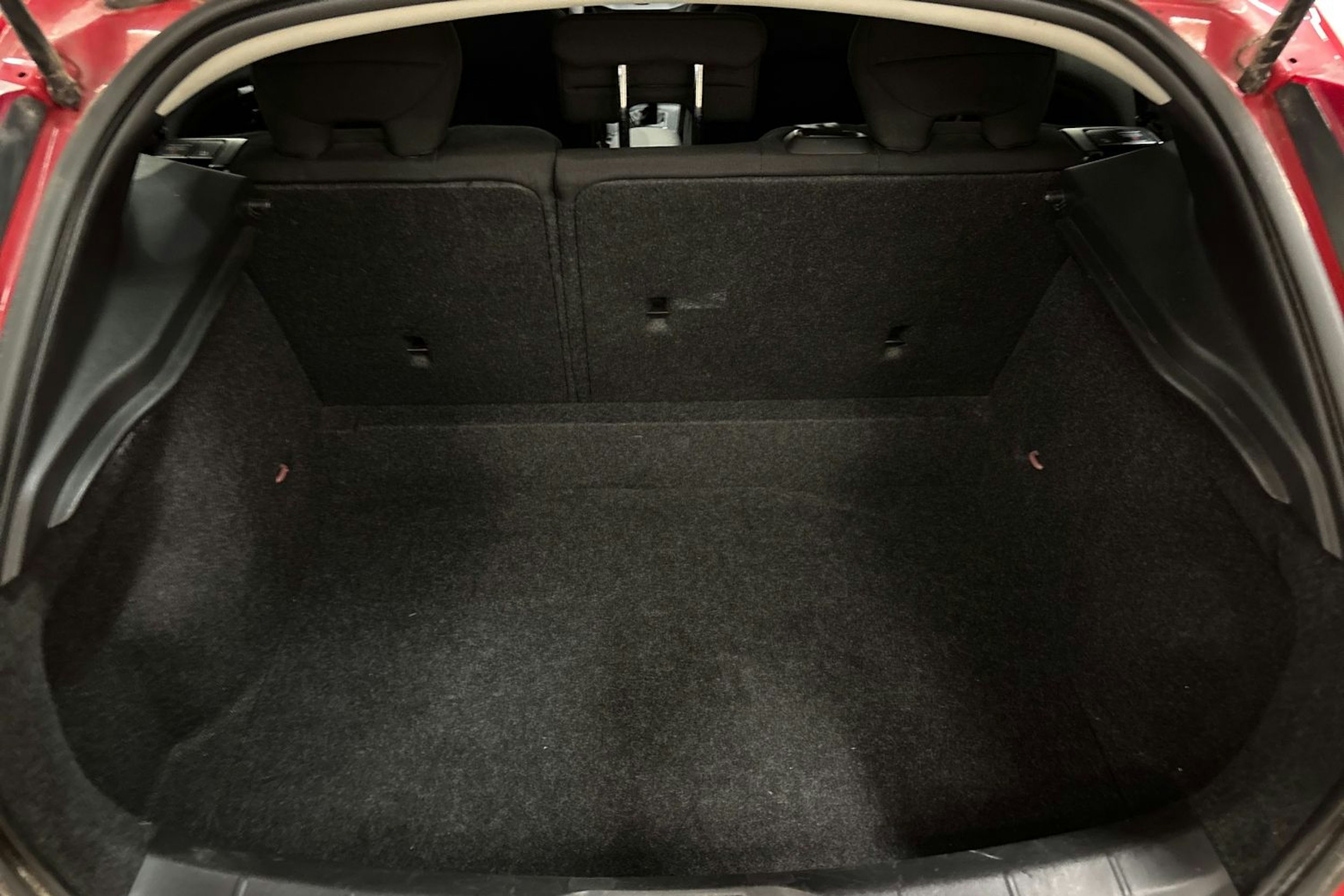 Punainen Volvo V40 2013 kuva 21.